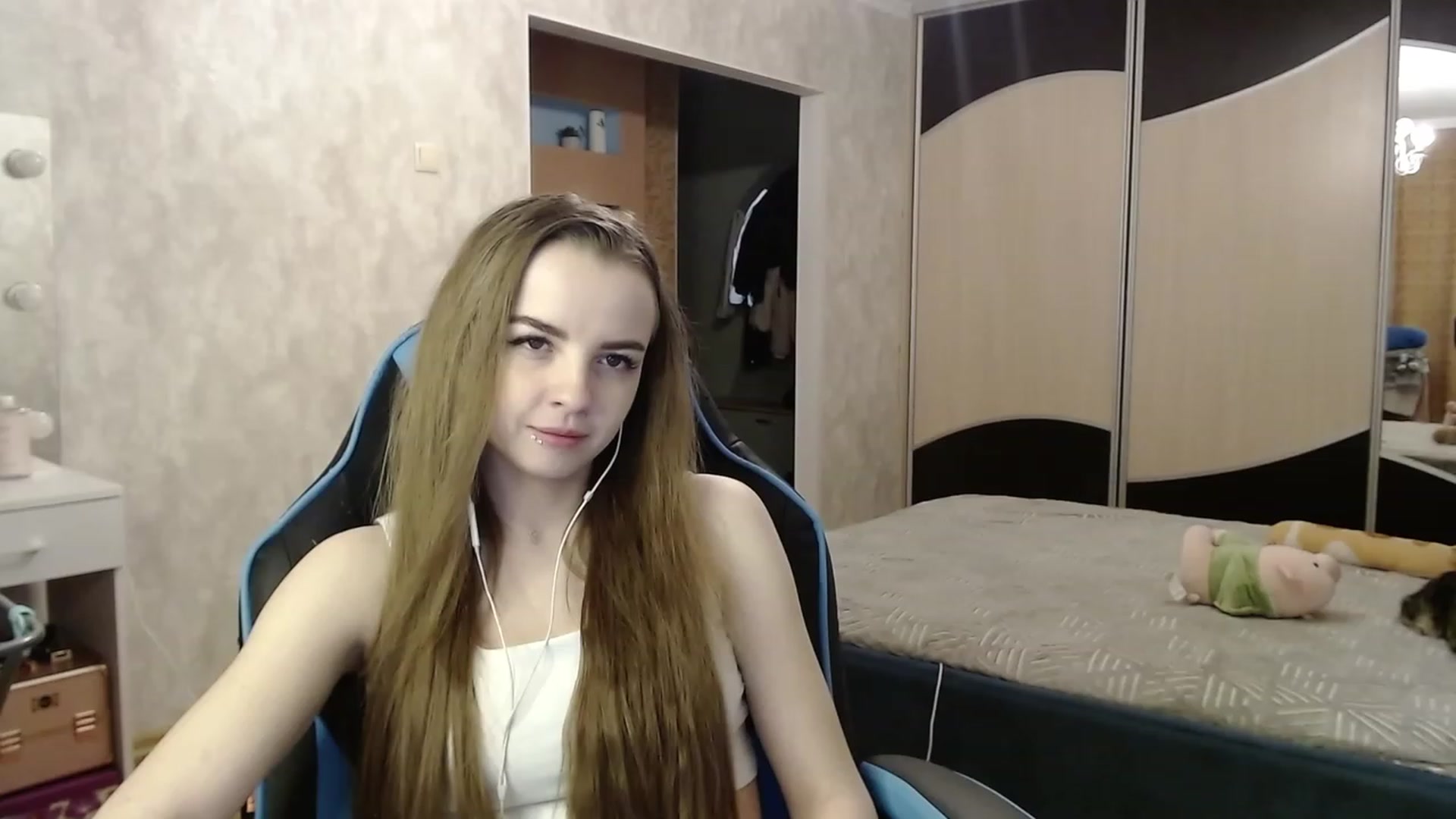 Gallery image thumbnail from Lio_noy's myfreecams stream on, 11/23/2023, 24:00 image 5 of 20