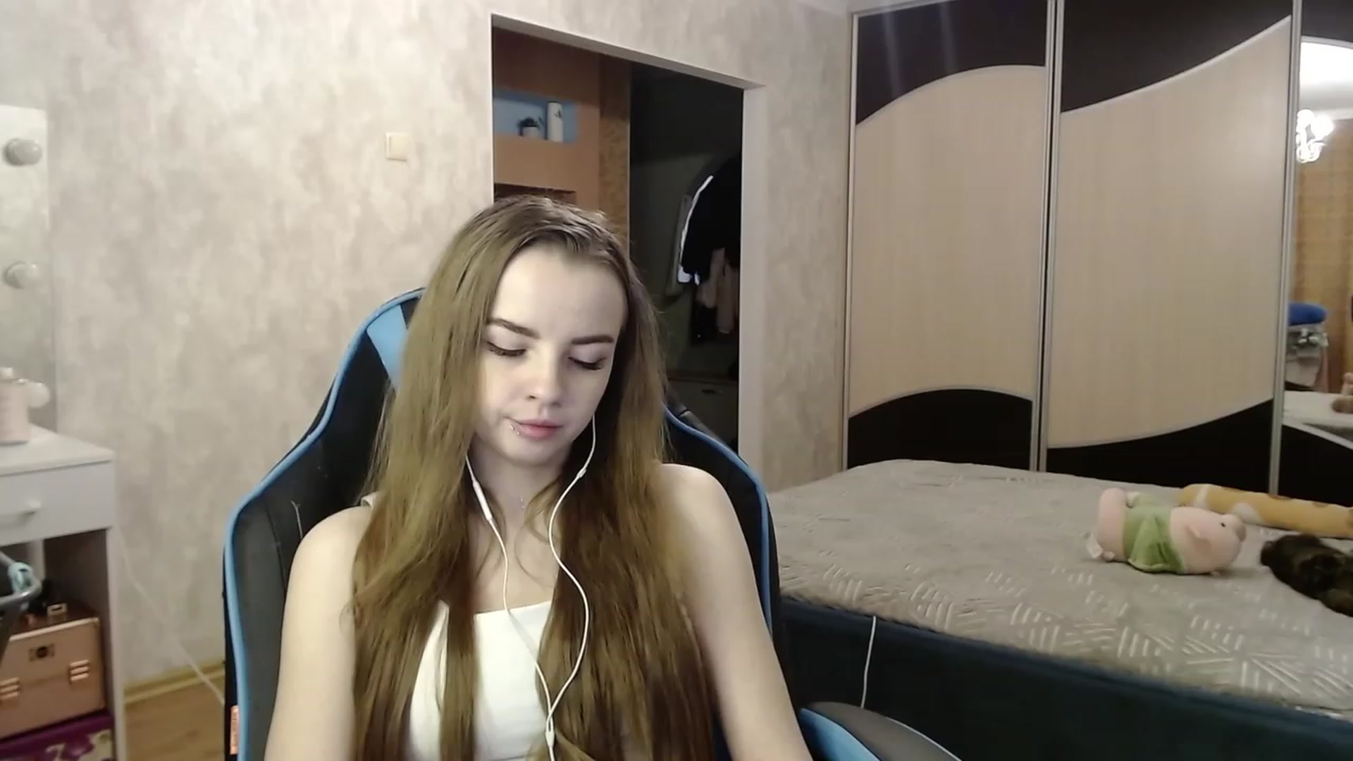 Gallery image thumbnail from Lio_noy's myfreecams stream on, 11/23/2023, 24:00 image 15 of 20