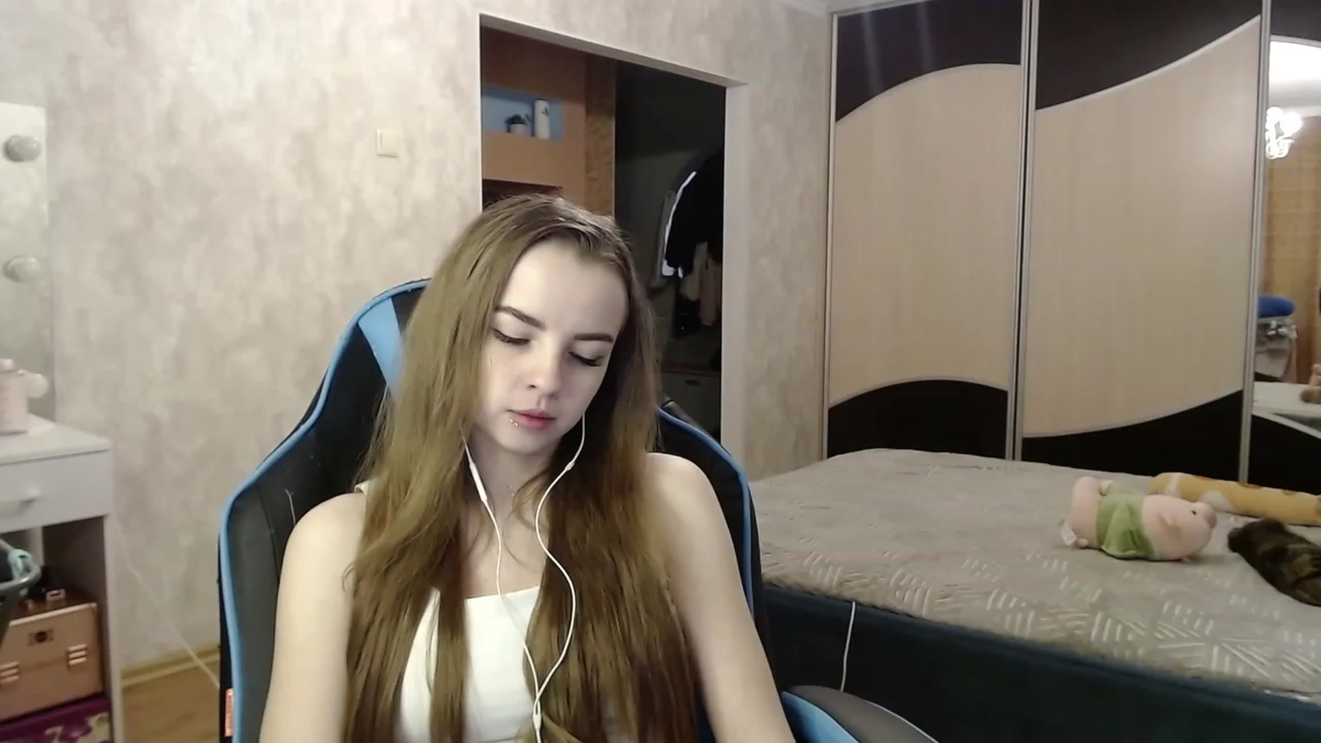 Gallery image thumbnail from Lio_noy's myfreecams stream on, 11/23/2023, 24:00 image 14 of 20