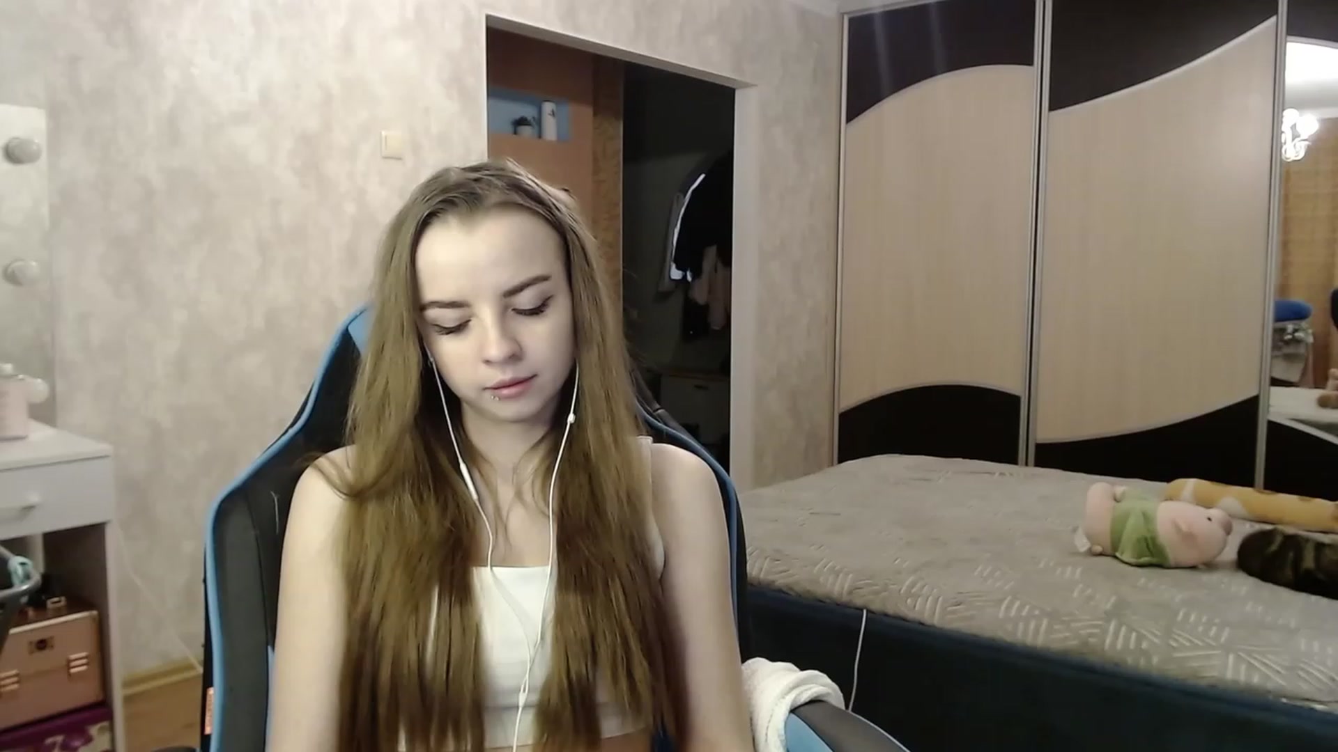 Gallery image thumbnail from Lio_noy's myfreecams stream on, 11/23/2023, 24:00 image 18 of 20
