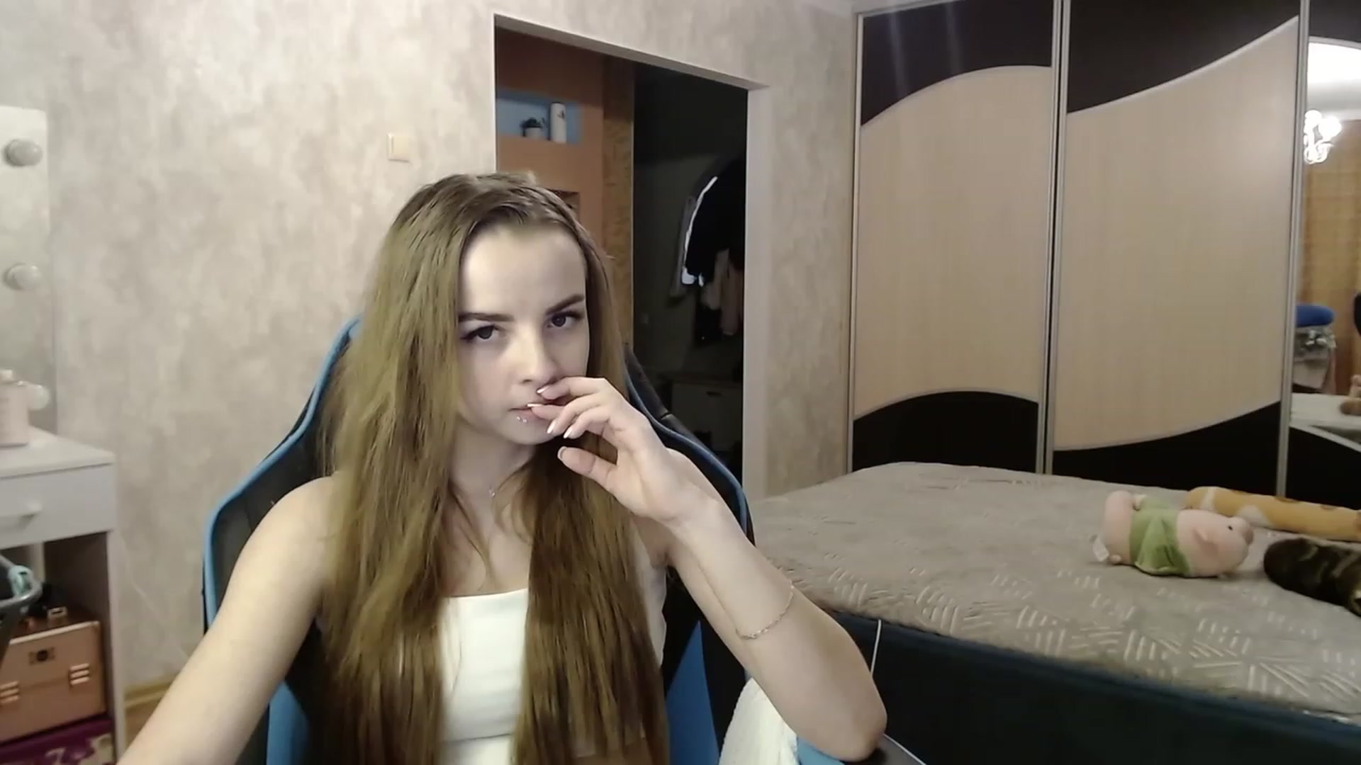 Gallery image thumbnail from Lio_noy's myfreecams stream on, 11/23/2023, 24:00 image 19 of 20