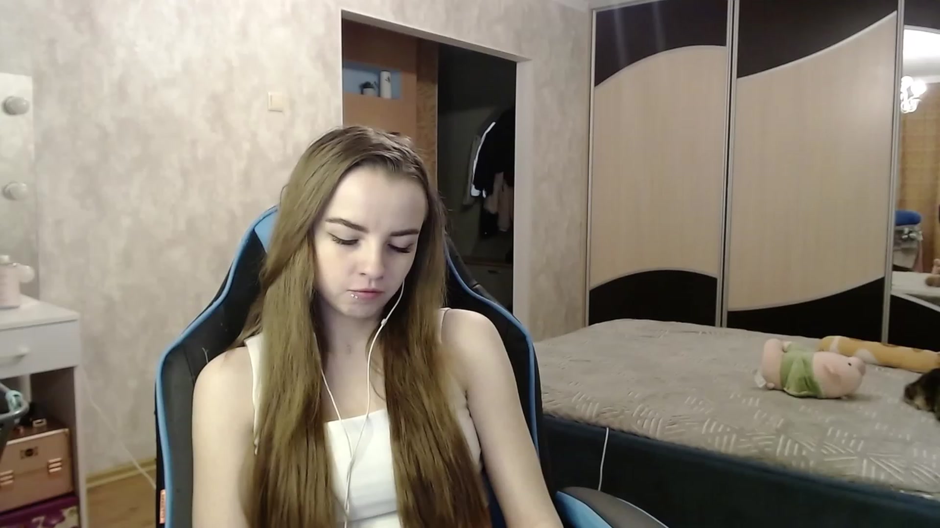 Gallery image thumbnail from Lio_noy's myfreecams stream on, 11/23/2023, 24:00 image 6 of 20
