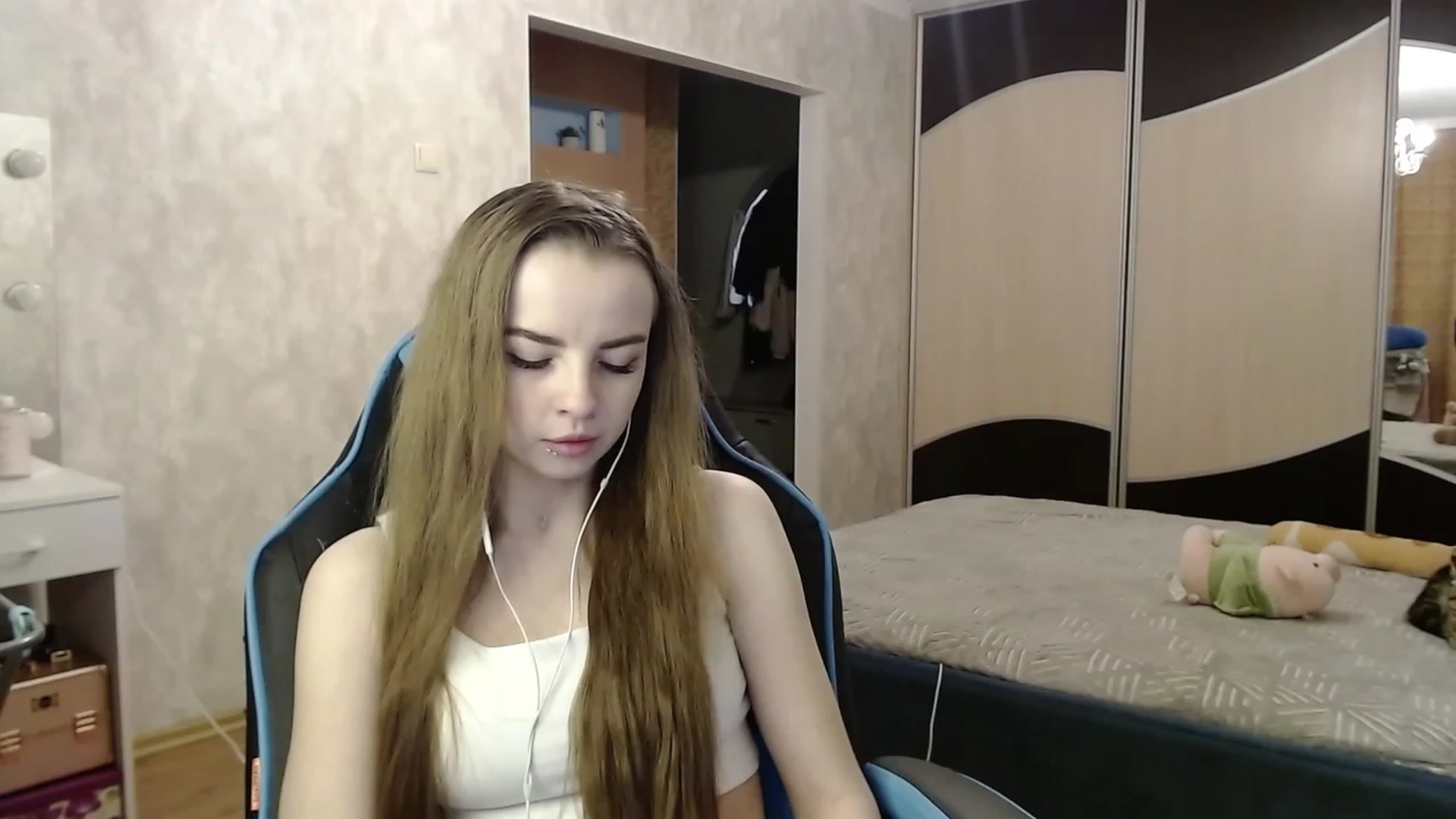 Gallery image thumbnail from Lio_noy's myfreecams stream on, 11/23/2023, 24:00 image 1 of 20