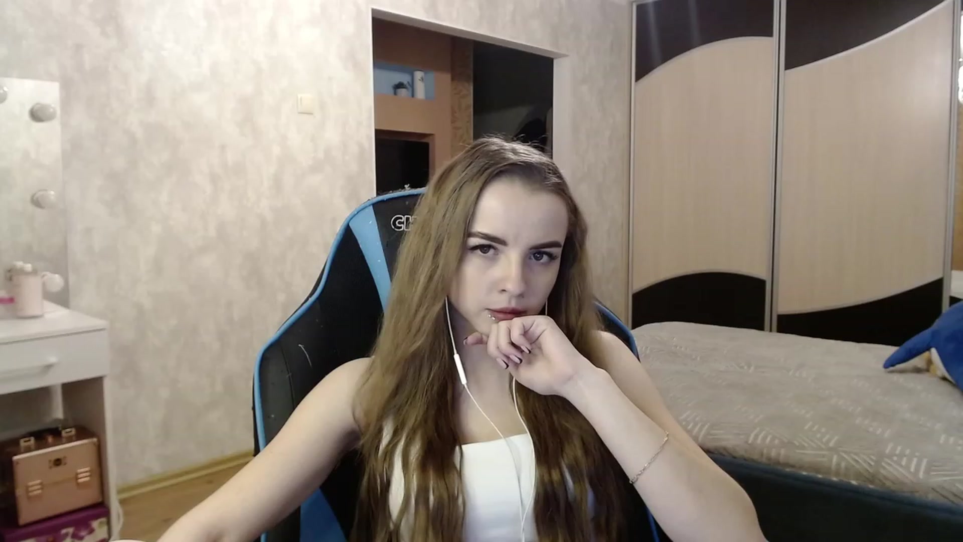 Gallery image thumbnail from Lio_noy's myfreecams stream on, 11/26/2023, 22:24 image 17 of 20