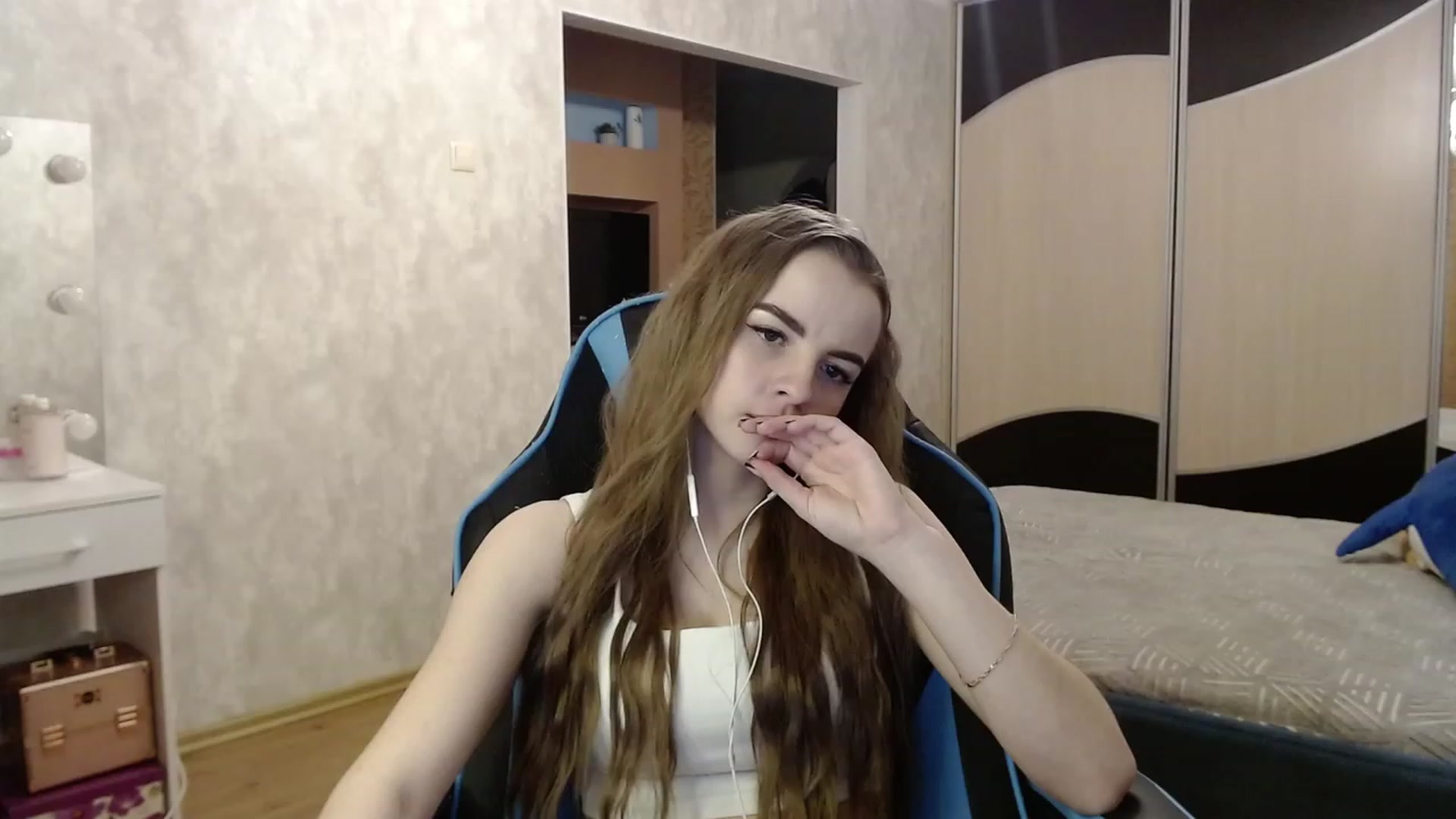 Gallery image thumbnail from Lio_noy's myfreecams stream on, 11/26/2023, 23:00 image 16 of 20