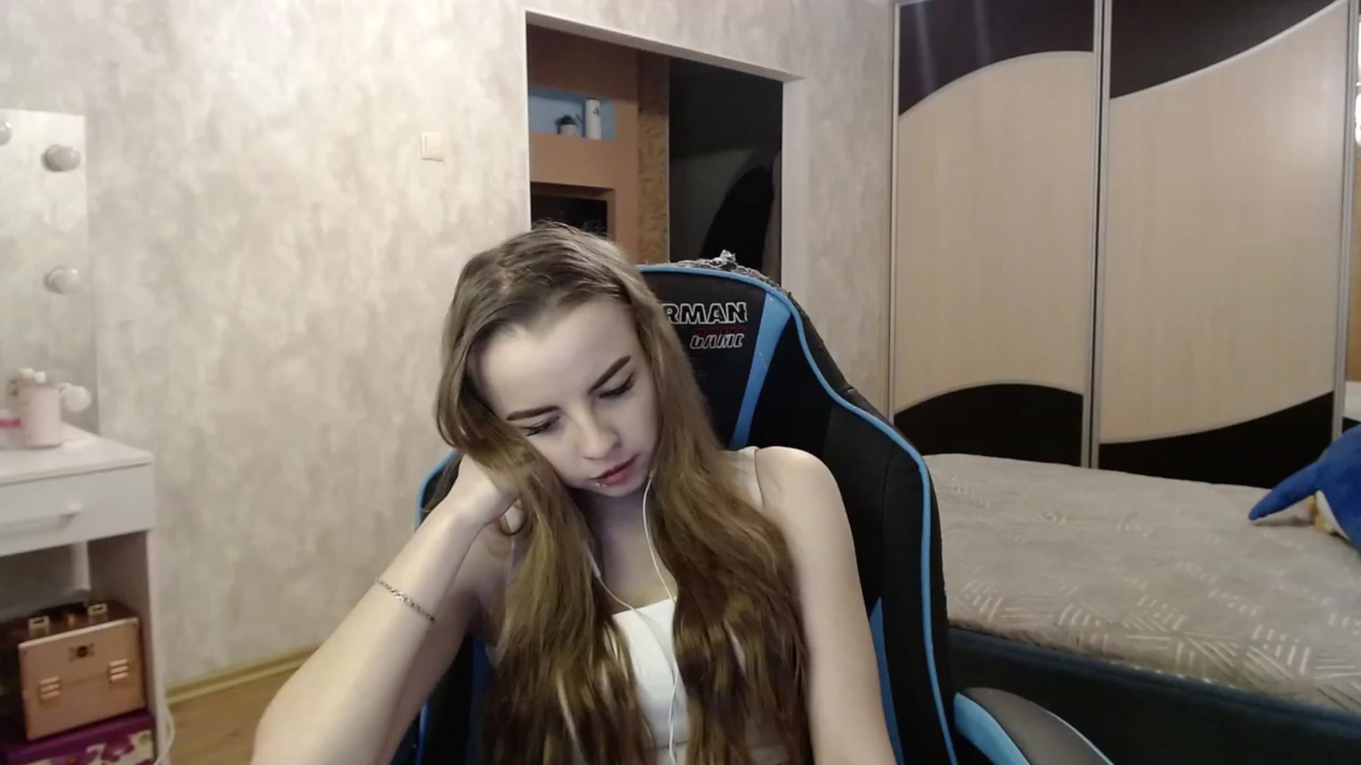 Gallery image thumbnail from Lio_noy's myfreecams stream on, 11/26/2023, 23:00 image 4 of 20