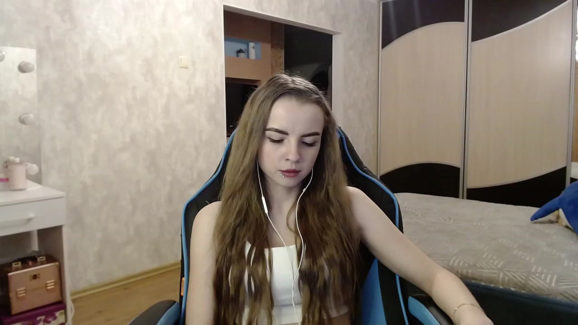 Gallery image thumbnail from Lio_noy's myfreecams stream on, 11/26/2023, 23:00 image 12 of 20