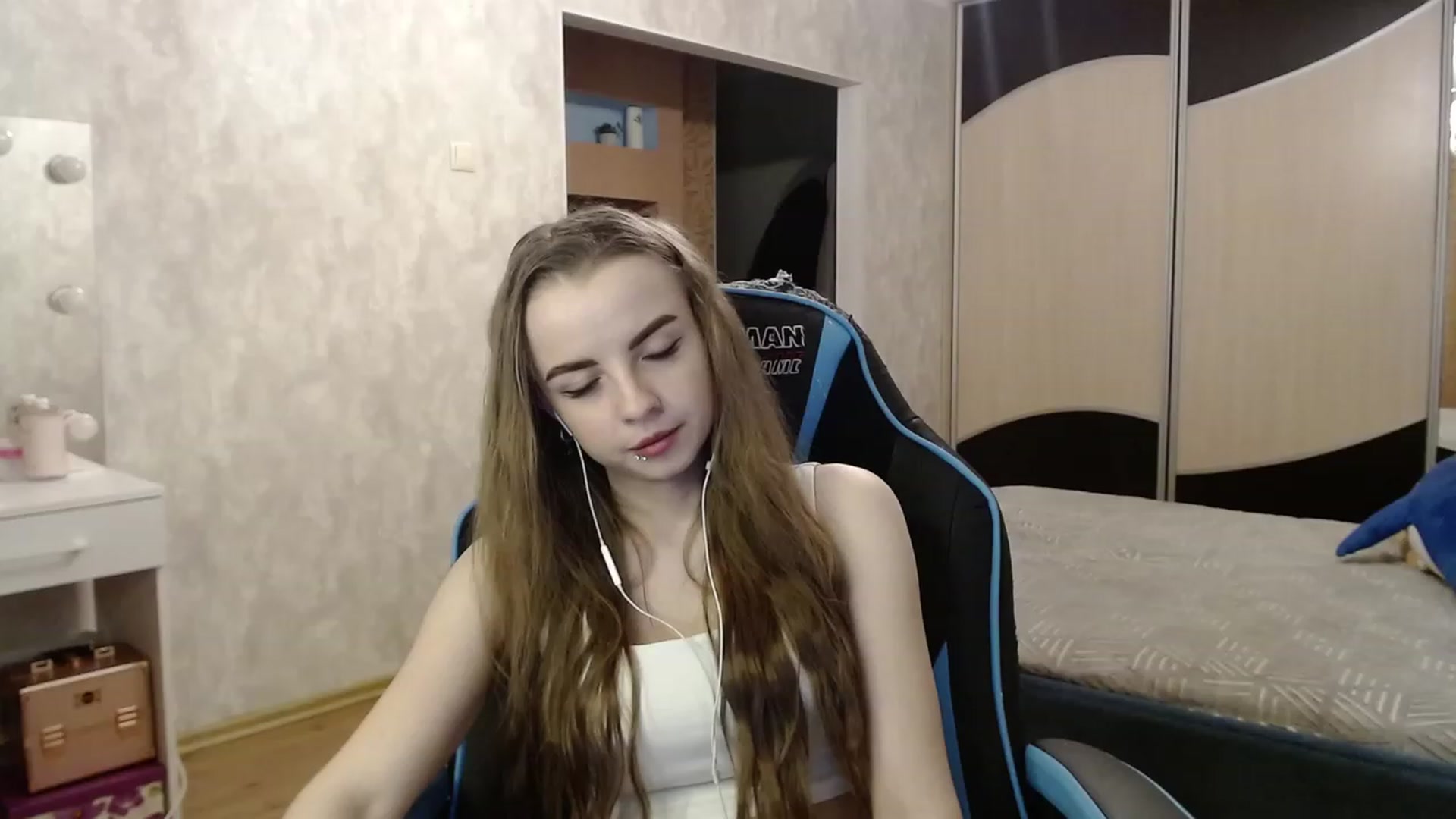 Gallery image thumbnail from Lio_noy's myfreecams stream on, 11/26/2023, 23:00 image 18 of 20