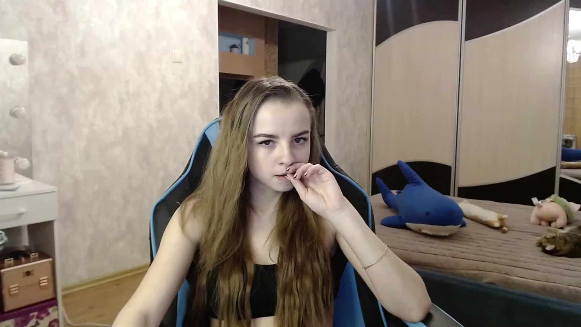Gallery image thumbnail from Lio_noy's myfreecams stream on, 11/28/2023, 22:25 image 17 of 20