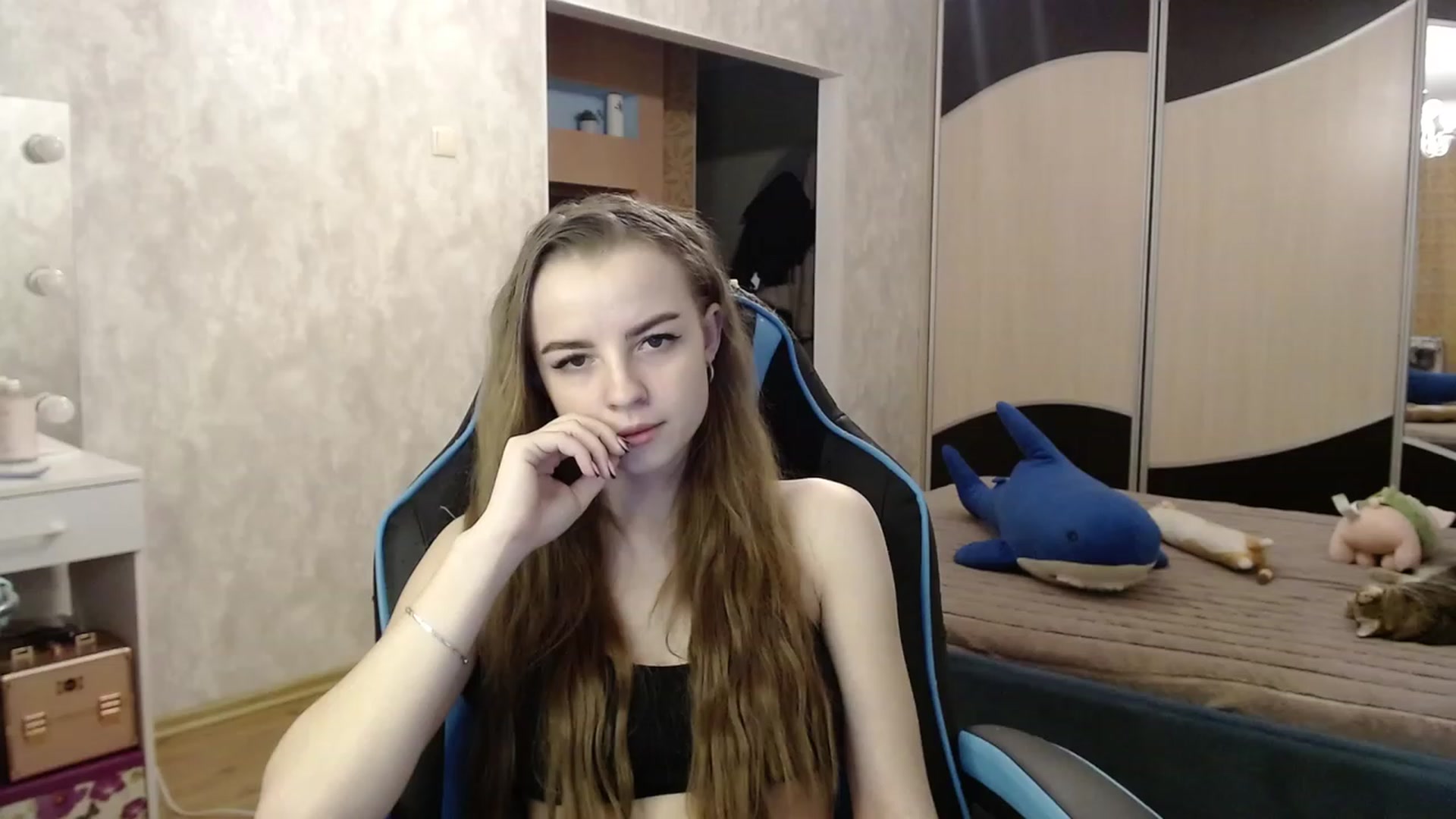 Gallery image thumbnail from Lio_noy's myfreecams stream on, 11/28/2023, 22:25 image 16 of 20