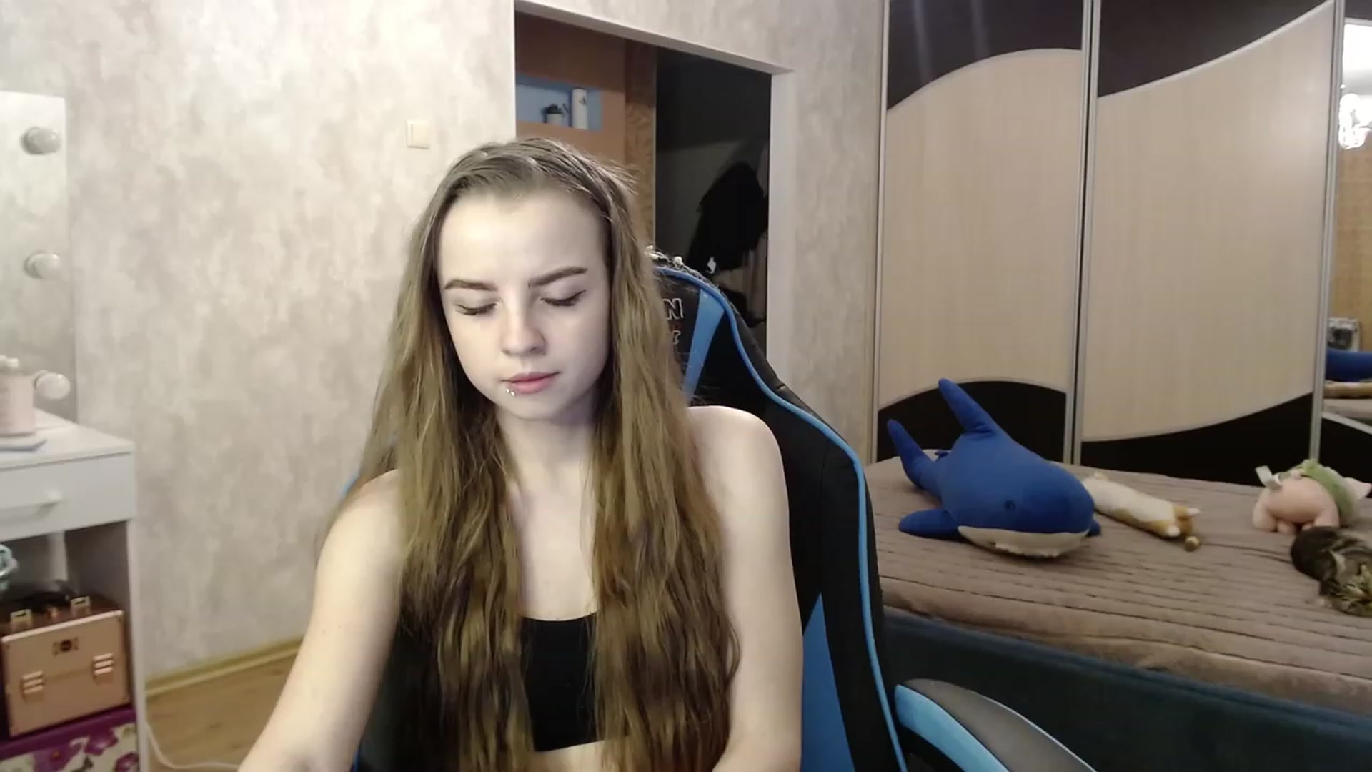 Gallery image thumbnail from Lio_noy's myfreecams stream on, 11/28/2023, 22:25 image 7 of 20