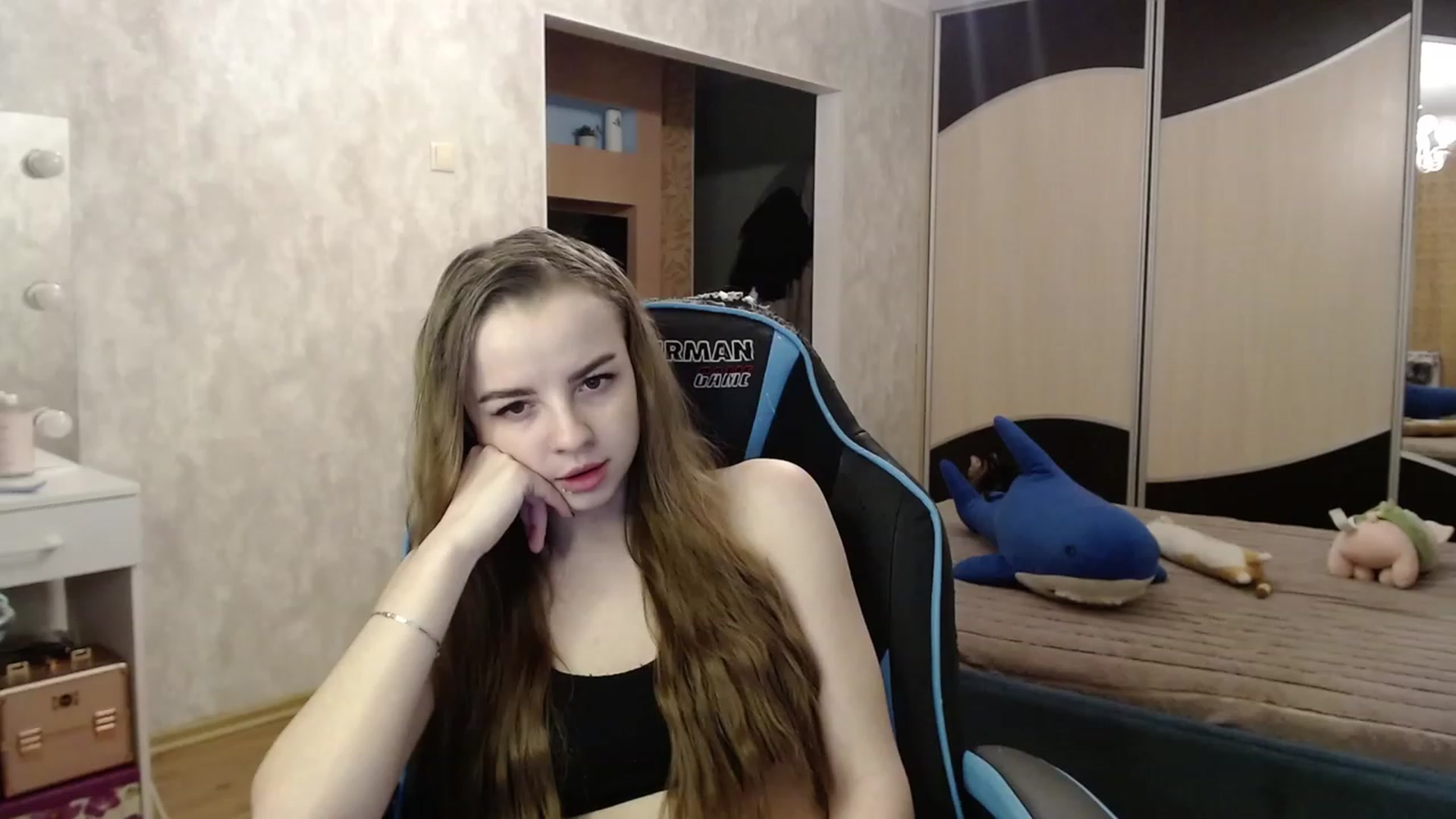 Gallery image thumbnail from Lio_noy's myfreecams stream on, 11/28/2023, 23:03 image 12 of 20