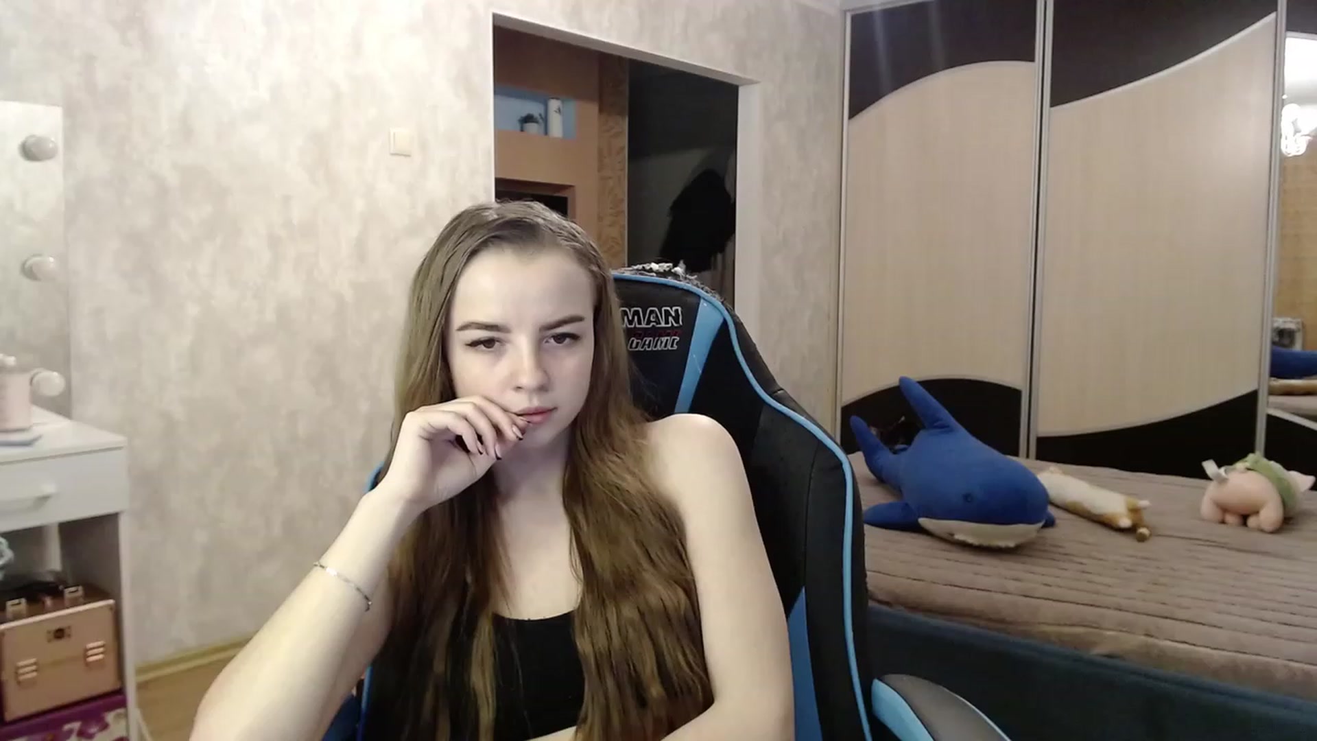 Gallery image thumbnail from Lio_noy's myfreecams stream on, 11/28/2023, 23:03 image 13 of 20