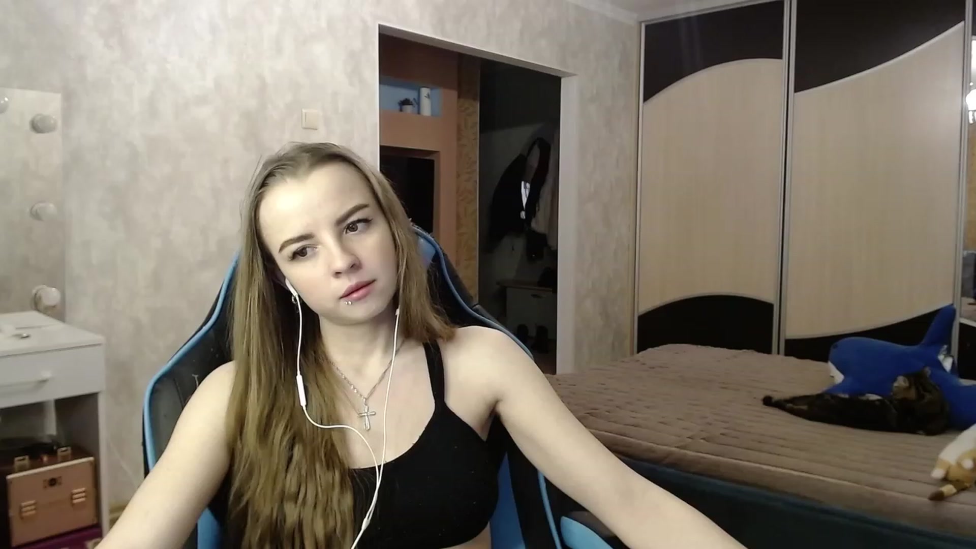 Gallery image thumbnail from Lio_noy's myfreecams stream on, 12/01/2023, 24:11 image 17 of 20