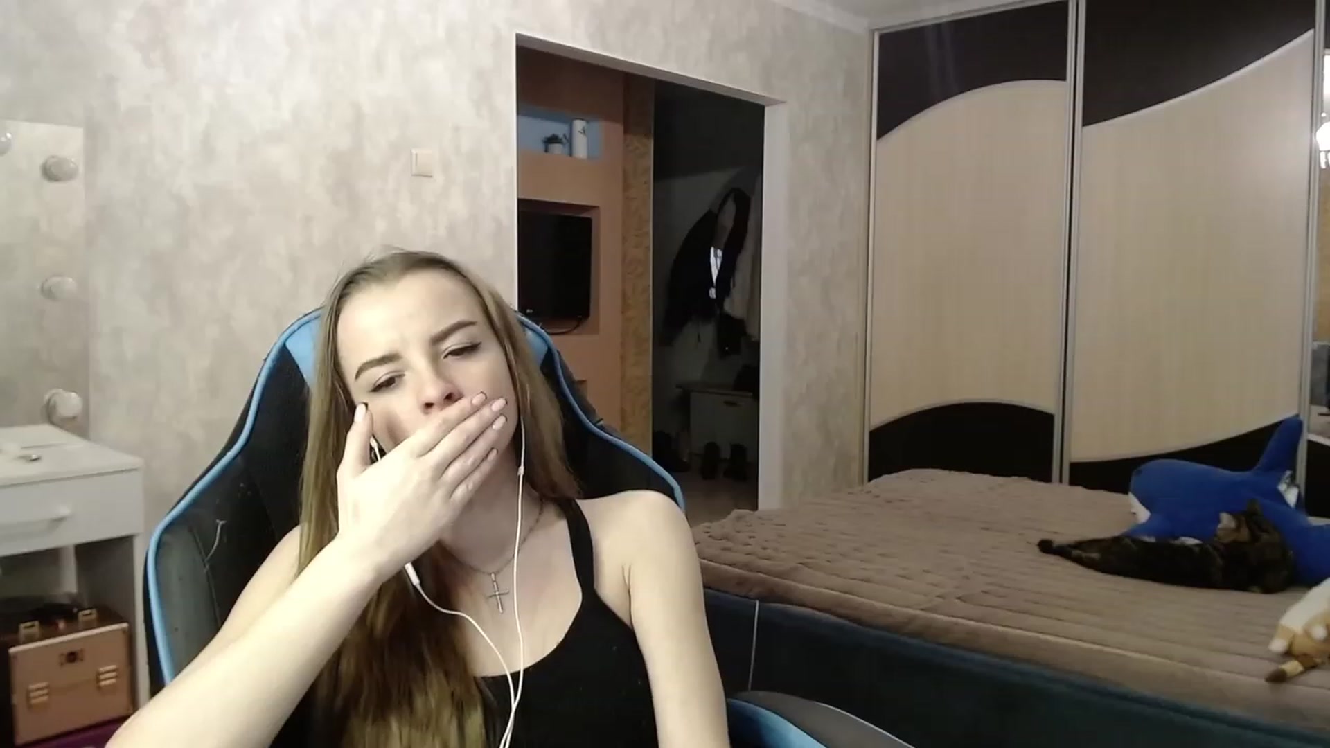 Gallery image thumbnail from Lio_noy's myfreecams stream on, 12/01/2023, 24:11 image 16 of 20