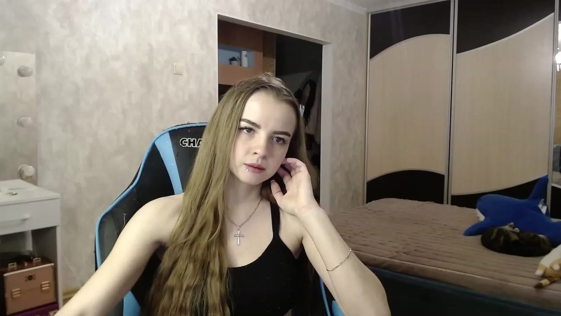 Gallery image thumbnail from Lio_noy's myfreecams stream on, 12/01/2023, 24:11 image 5 of 20