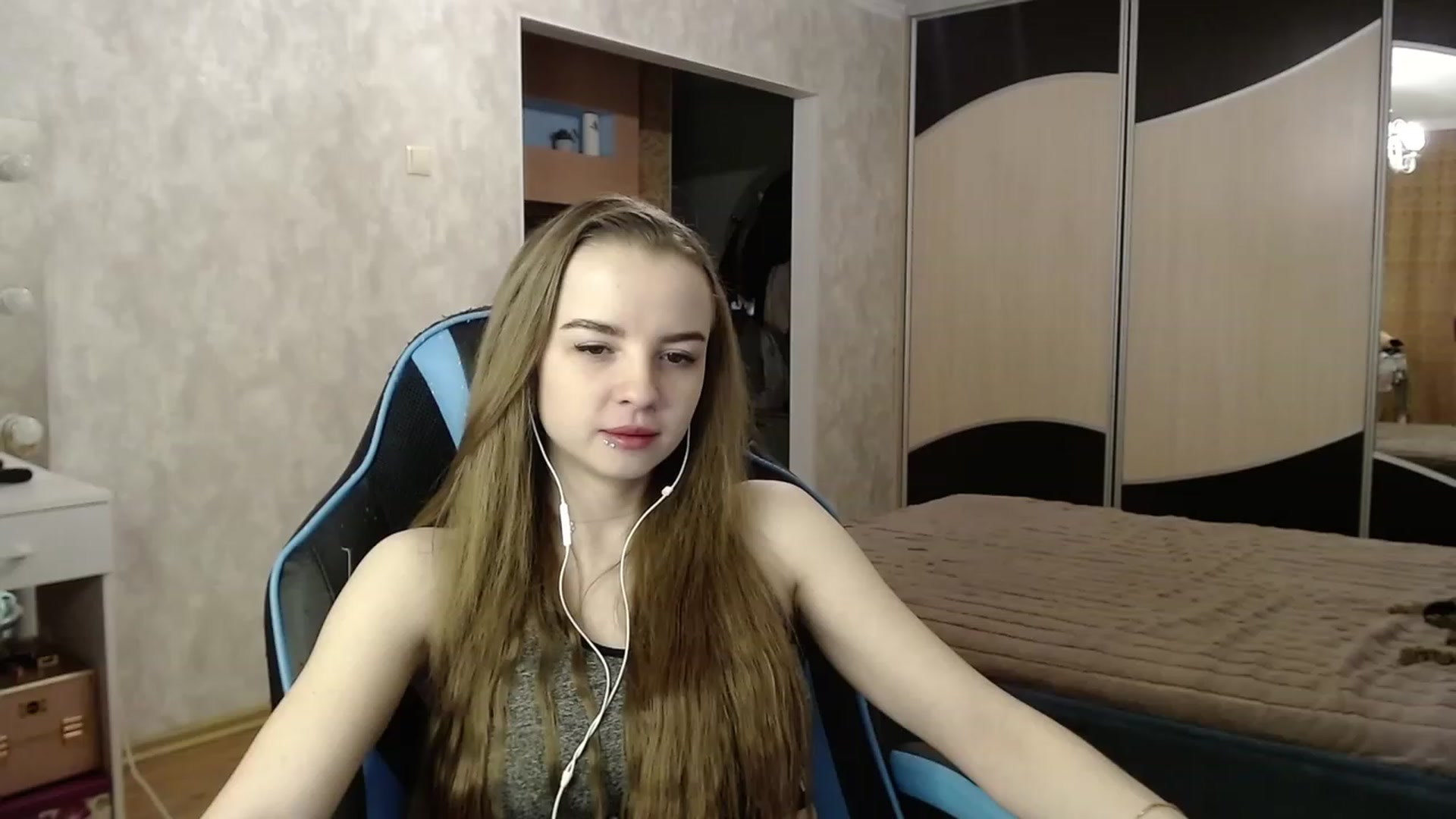 Gallery image thumbnail from Lio_noy's myfreecams stream on, 12/07/2023, 23:17 image 7 of 20