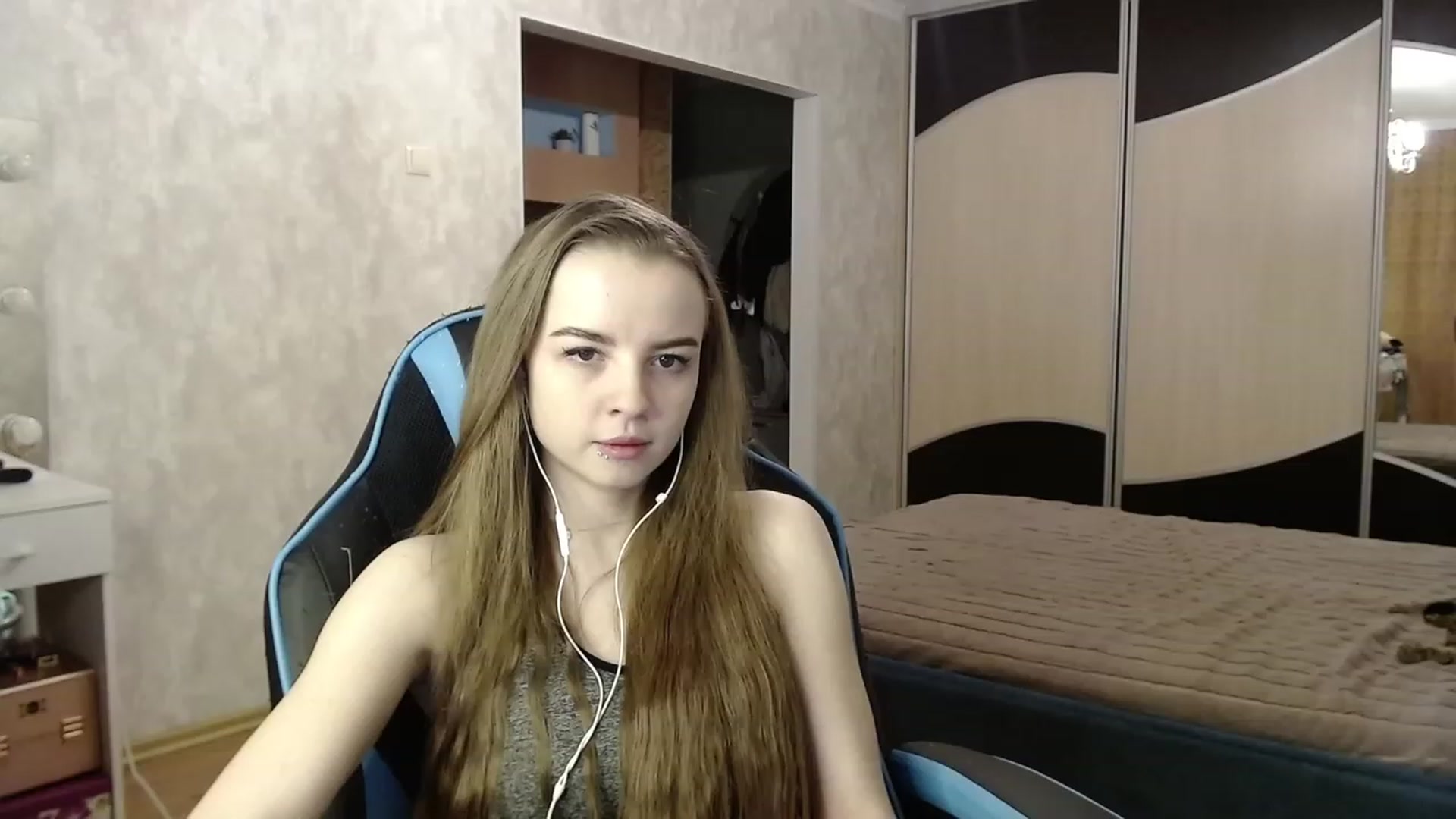 Gallery image thumbnail from Lio_noy's myfreecams stream on, 12/07/2023, 23:17 image 8 of 20