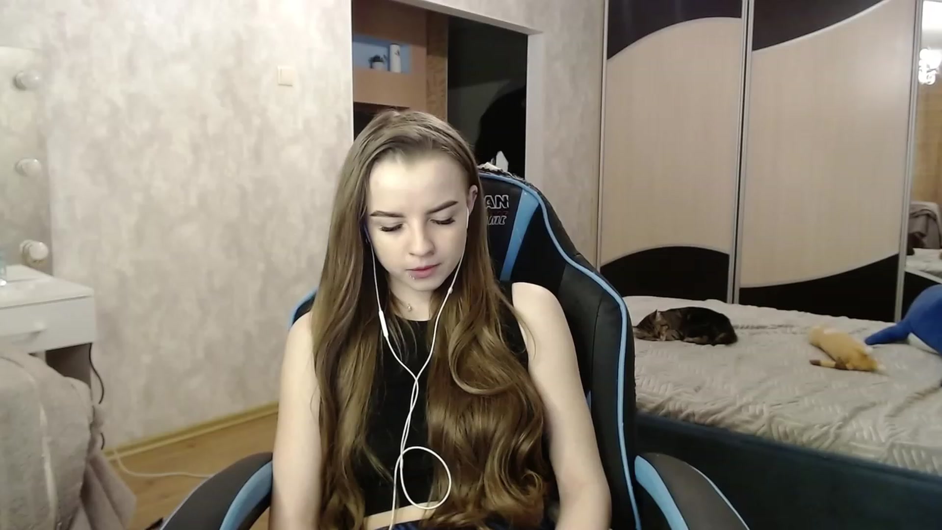 Gallery image thumbnail from Lio_noy's myfreecams stream on, 12/14/2023, 23:19 image 18 of 20