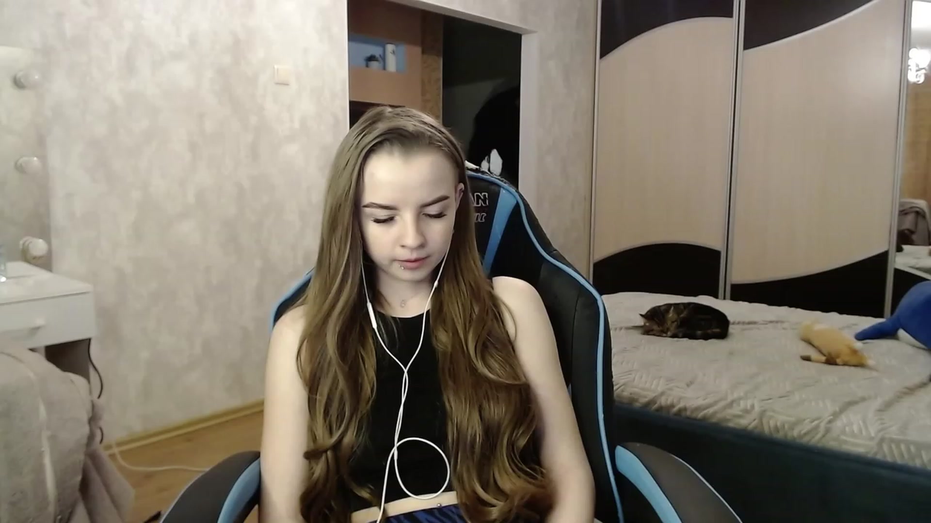 Gallery image thumbnail from Lio_noy's myfreecams stream on, 12/14/2023, 23:19 image 14 of 20