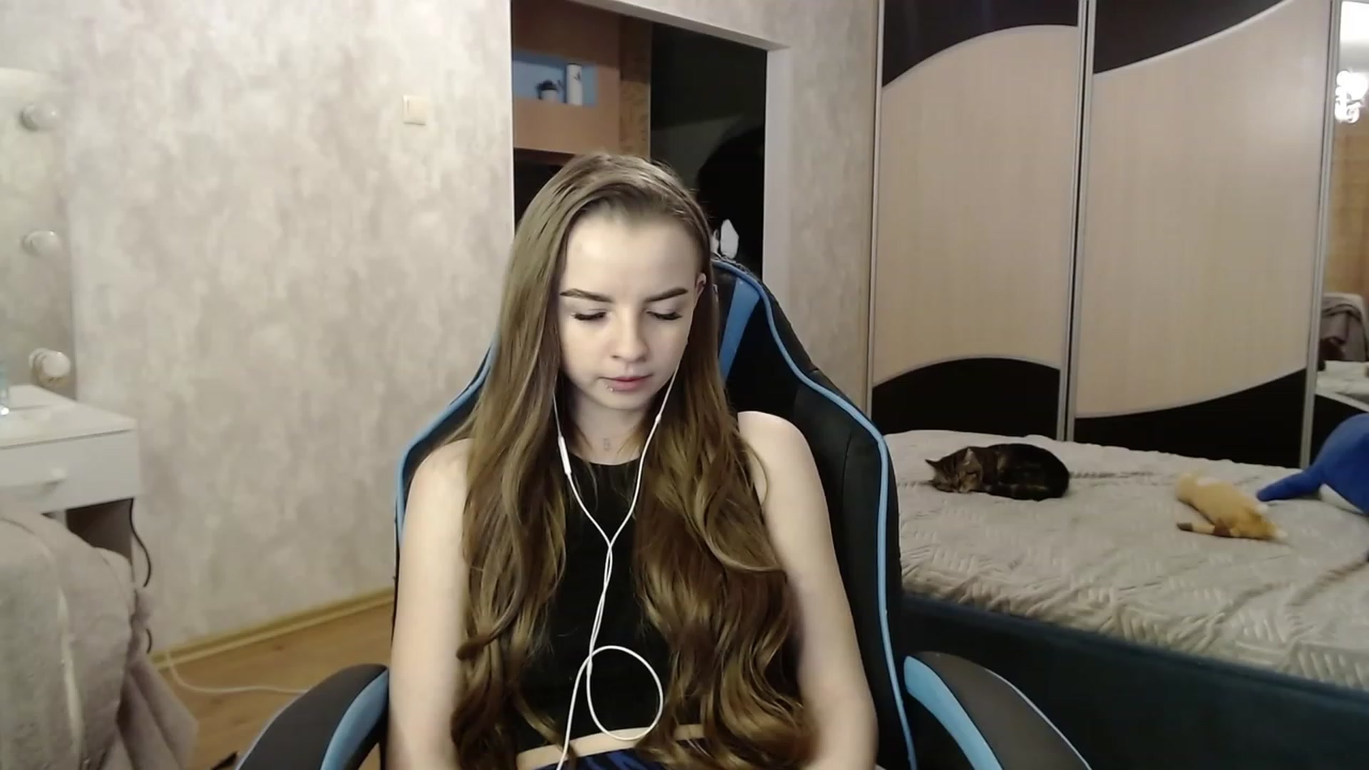 Gallery image thumbnail from Lio_noy's myfreecams stream on, 12/14/2023, 23:19 image 10 of 20