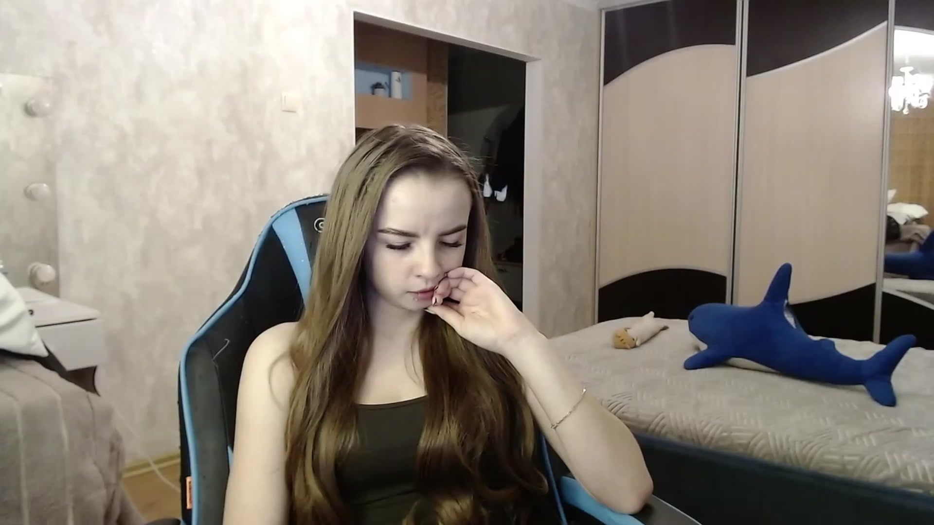 Gallery image thumbnail from Lio_noy's myfreecams stream on, 12/16/2023, 24:15 image 12 of 20