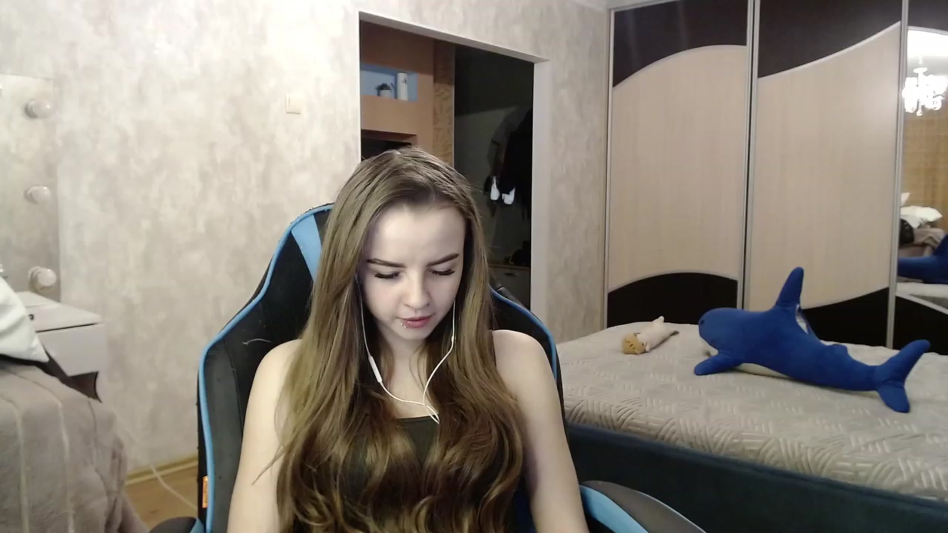 Gallery image thumbnail from Lio_noy's myfreecams stream on, 12/16/2023, 24:15 image 19 of 20