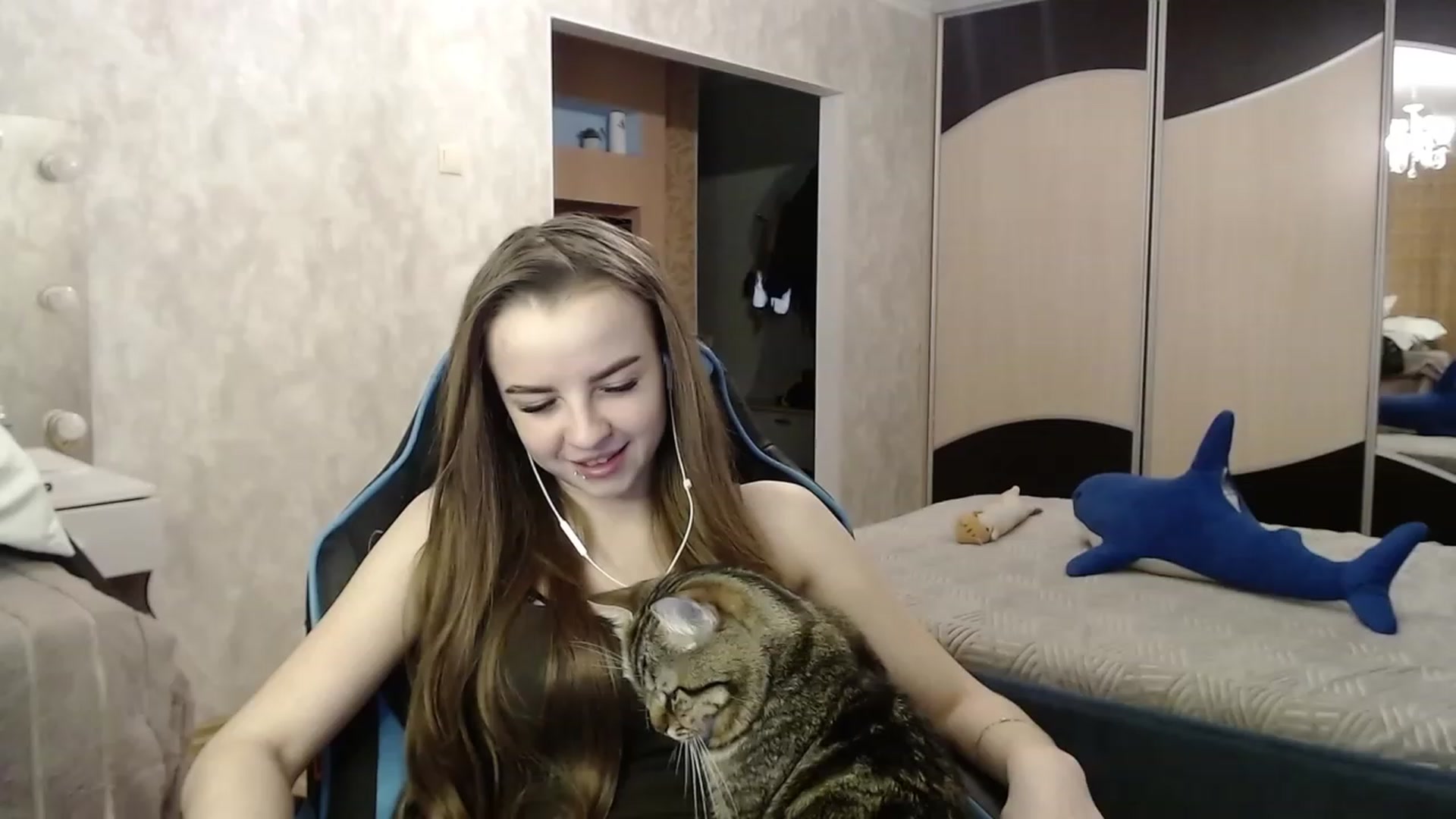 Gallery image thumbnail from Lio_noy's myfreecams stream on, 12/16/2023, 24:15 image 16 of 20