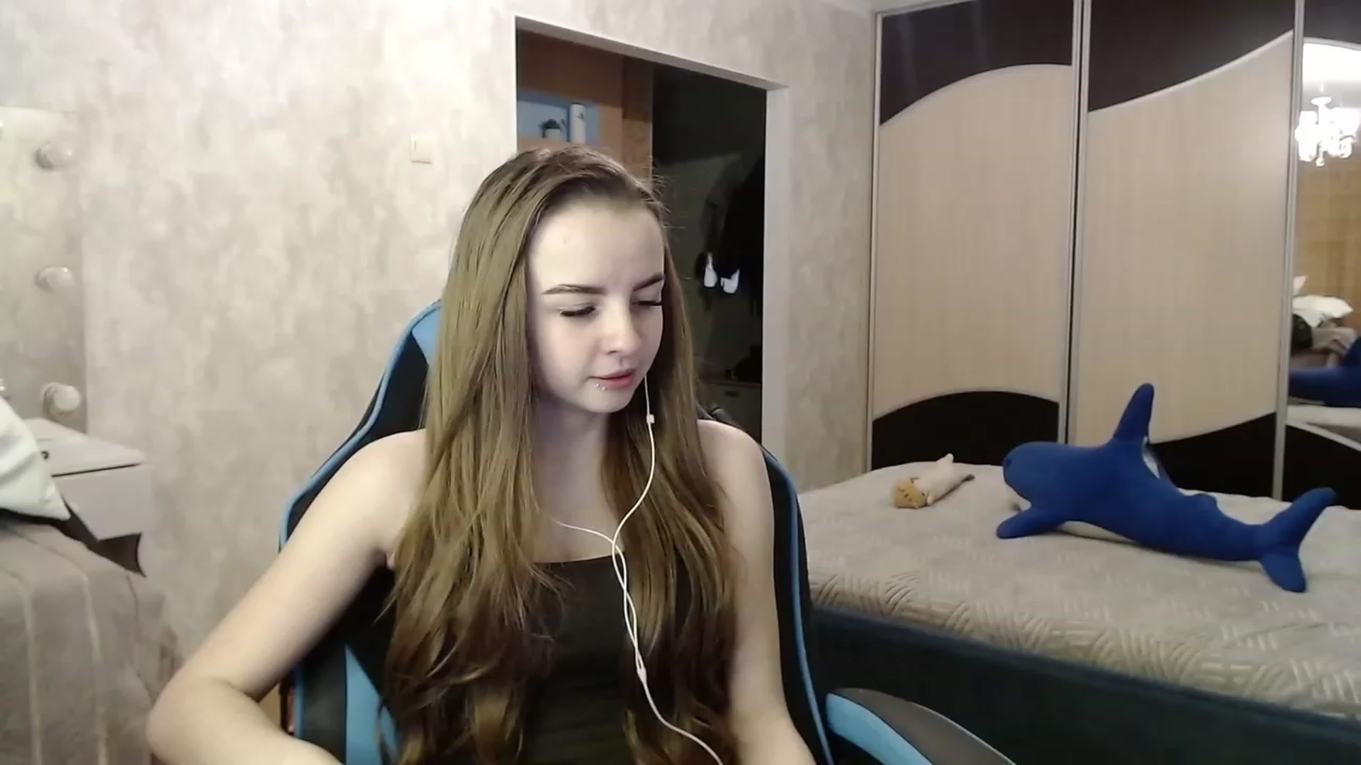 Gallery image thumbnail from Lio_noy's myfreecams stream on, 12/16/2023, 24:15 image 14 of 20