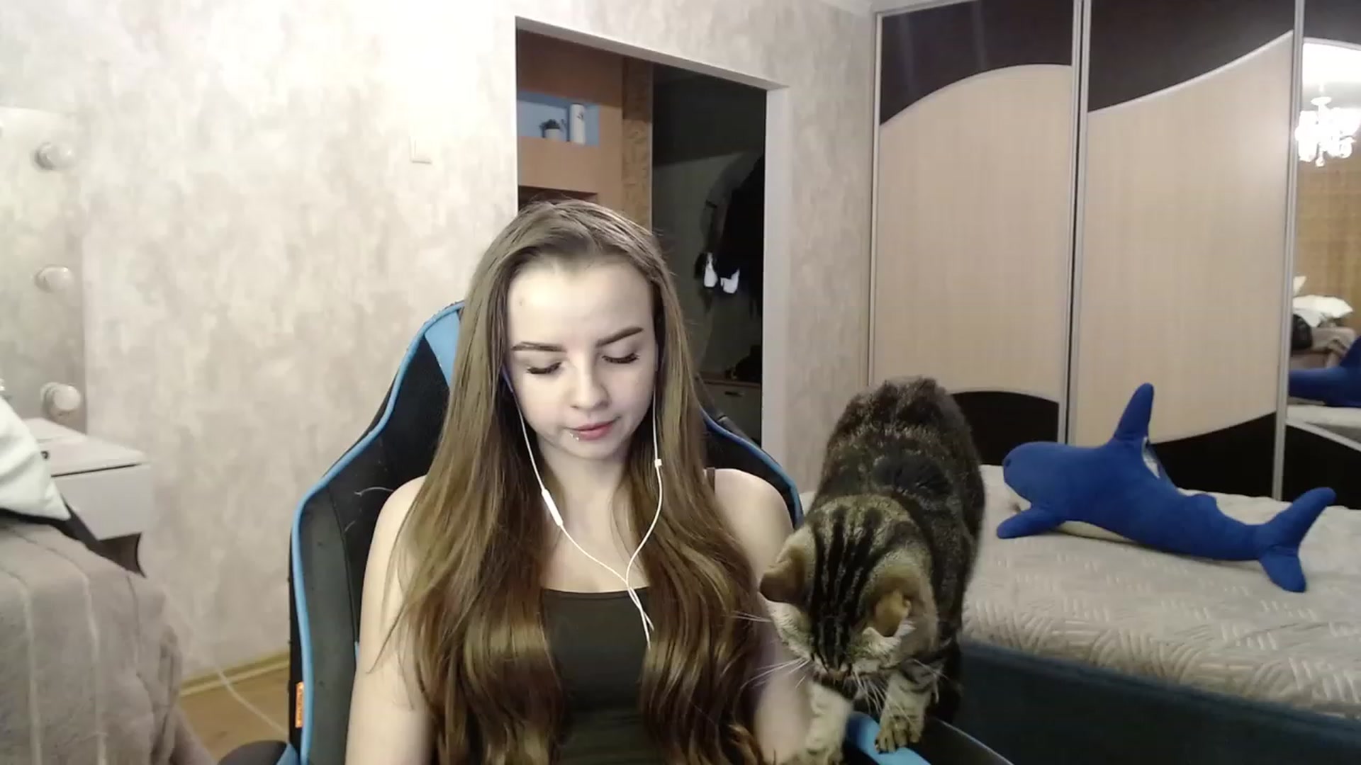 Gallery image thumbnail from Lio_noy's myfreecams stream on, 12/16/2023, 24:15 image 18 of 20