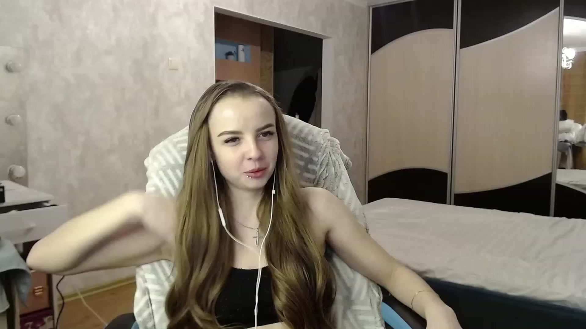 Gallery image thumbnail from Lio_noy's myfreecams stream on, 12/18/2023, 22:38 image 7 of 20