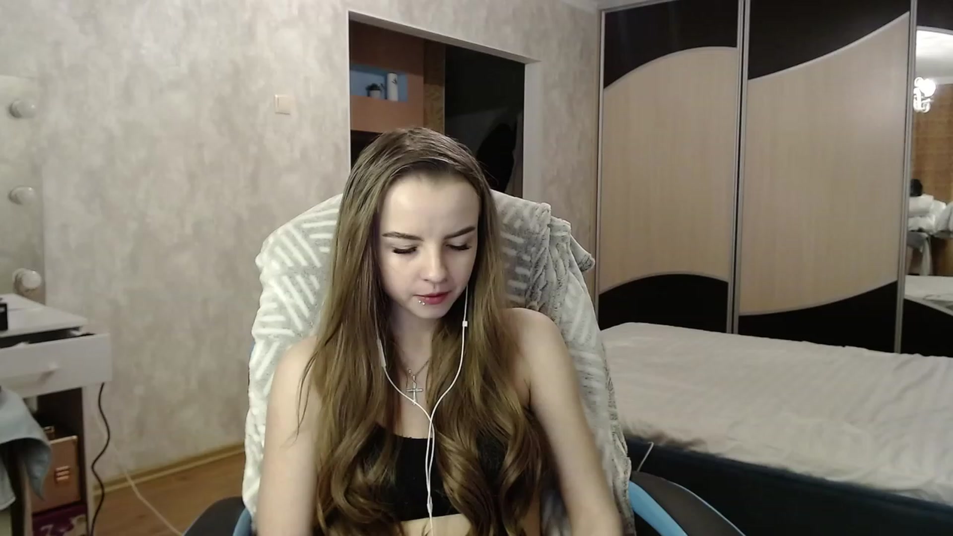 Gallery image thumbnail from Lio_noy's myfreecams stream on, 12/18/2023, 22:38 image 12 of 20