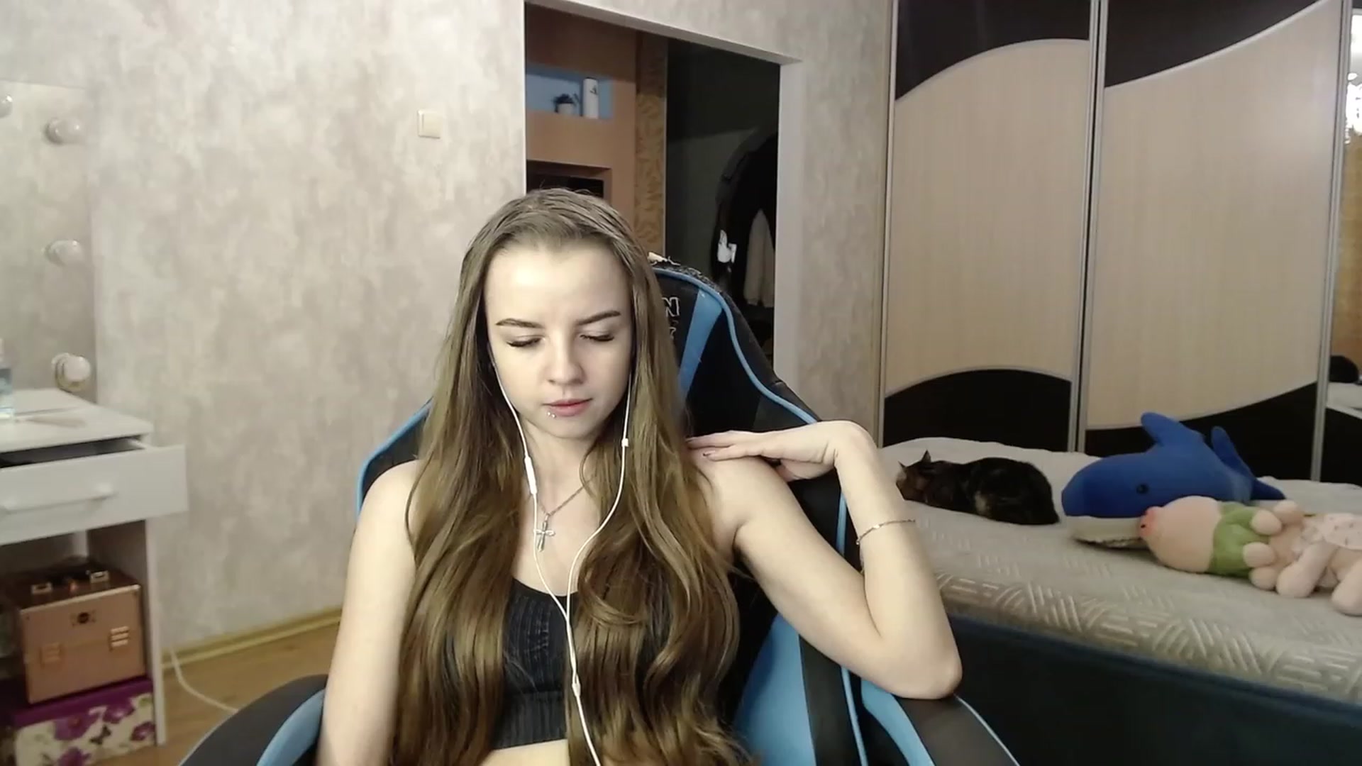 Gallery image thumbnail from Lio_noy's myfreecams stream on, 12/19/2023, 22:35 image 17 of 20