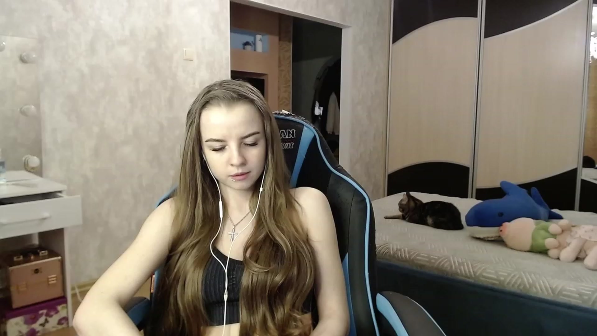 Gallery image thumbnail from Lio_noy's myfreecams stream on, 12/19/2023, 22:35 image 16 of 20