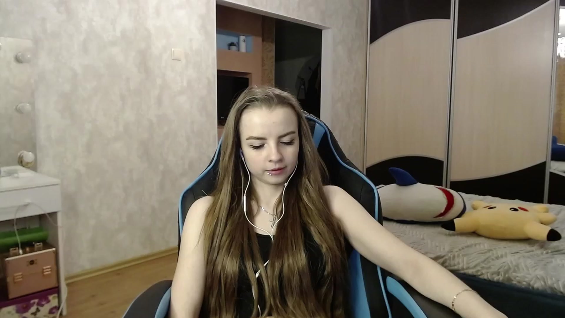 Gallery image thumbnail from Lio_noy's myfreecams stream on, 01/12/2024, 01:51 image 16 of 20