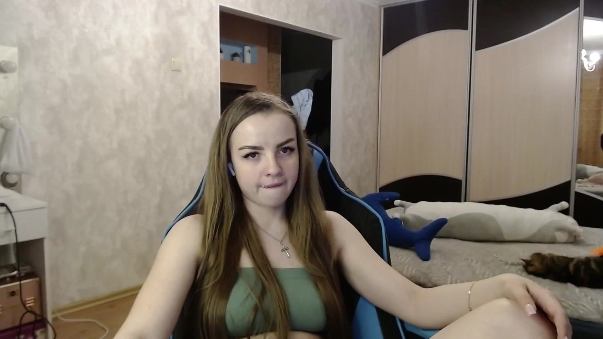 Gallery image thumbnail from Lio_noy's myfreecams stream on, 04/06/2024, 23:58 image 15 of 20