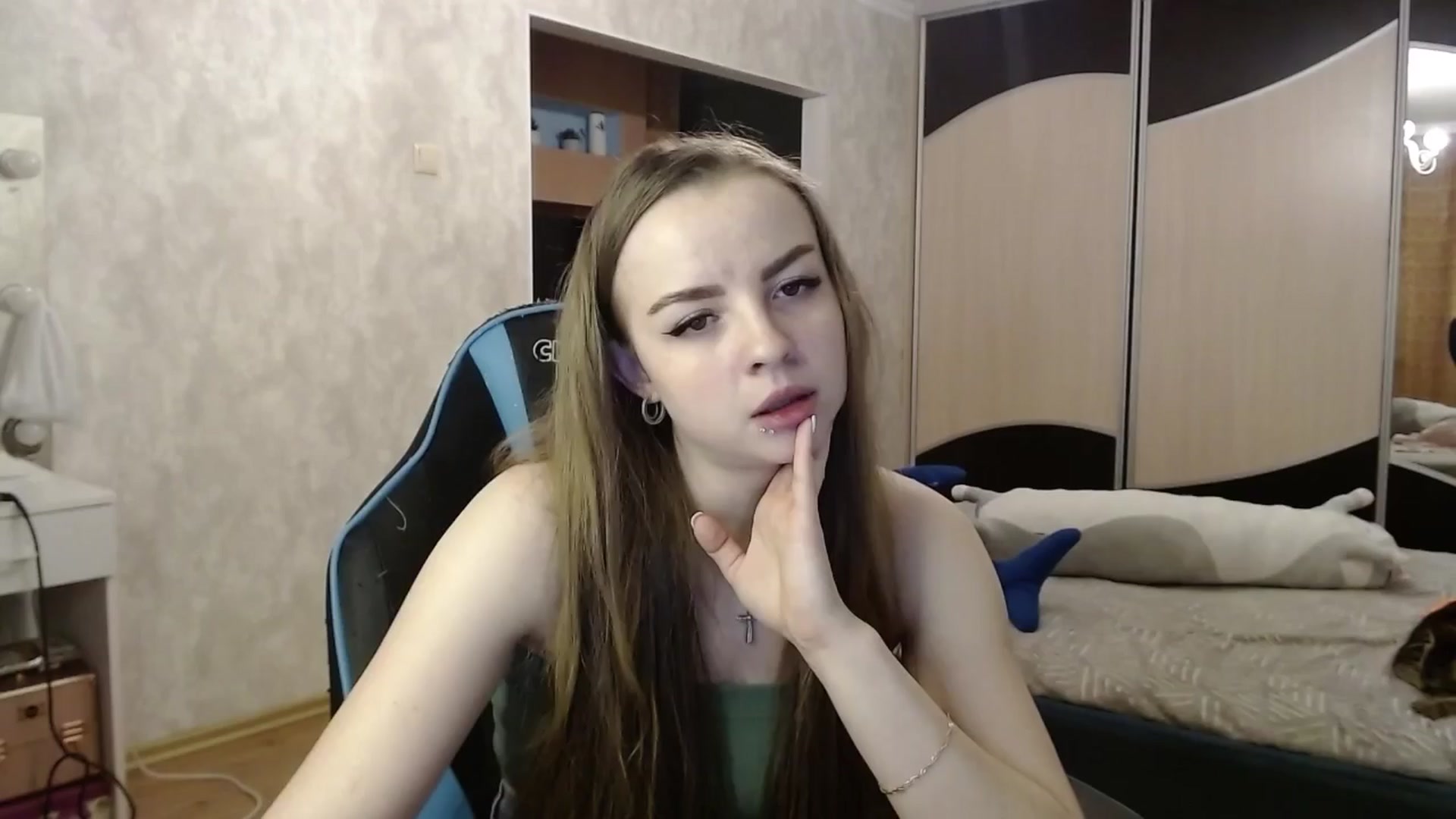Gallery image thumbnail from Lio_noy's myfreecams stream on, 04/07/2024, 24:29 image 15 of 20