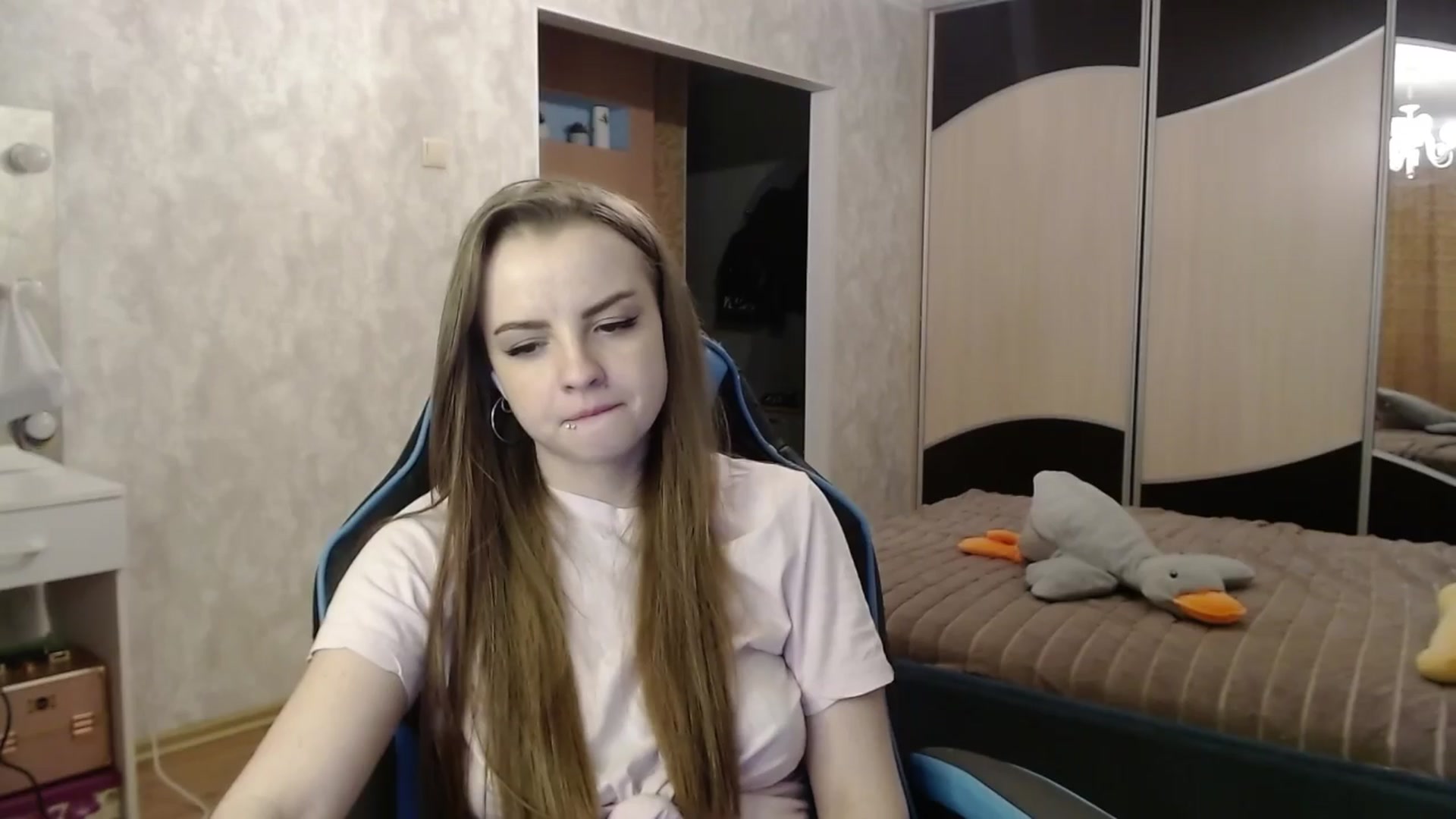 Gallery image thumbnail from Lio_noy's myfreecams stream on, 04/15/2024, 24:44 image 19 of 20
