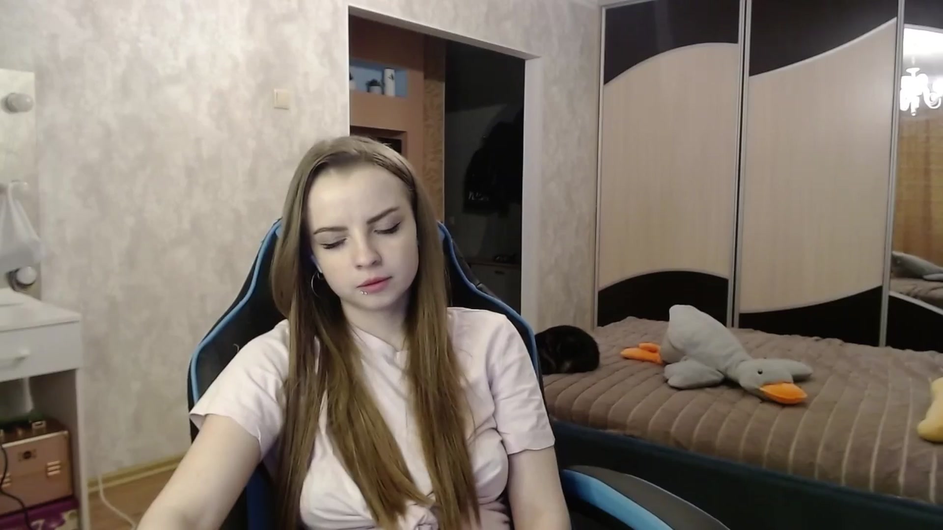 Gallery image thumbnail from Lio_noy's myfreecams stream on, 04/15/2024, 24:44 image 10 of 20