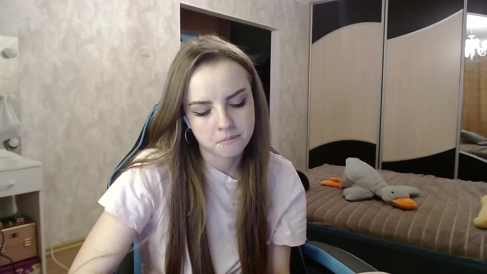 Gallery image thumbnail from Lio_noy's myfreecams stream on, 04/15/2024, 24:44 image 13 of 20