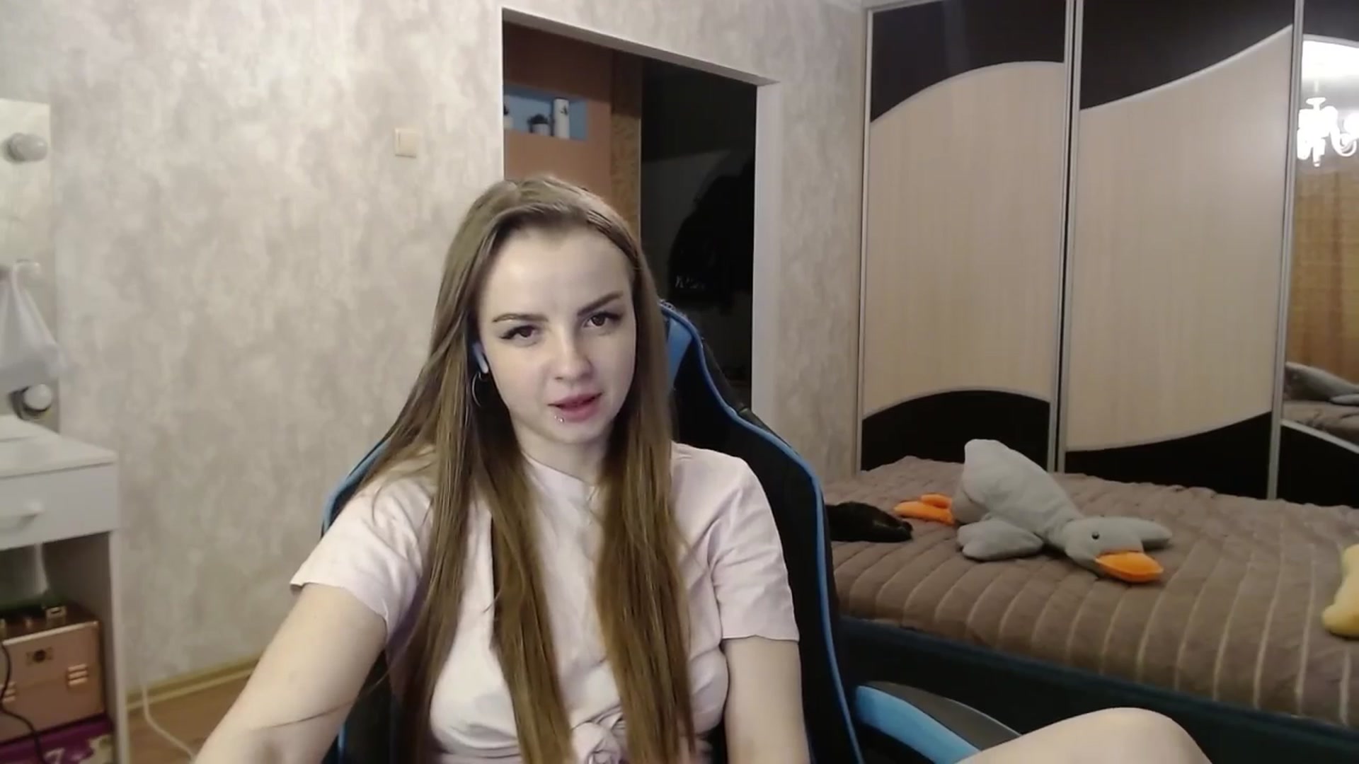 Gallery image thumbnail from Lio_noy's myfreecams stream on, 04/15/2024, 24:44 image 17 of 20