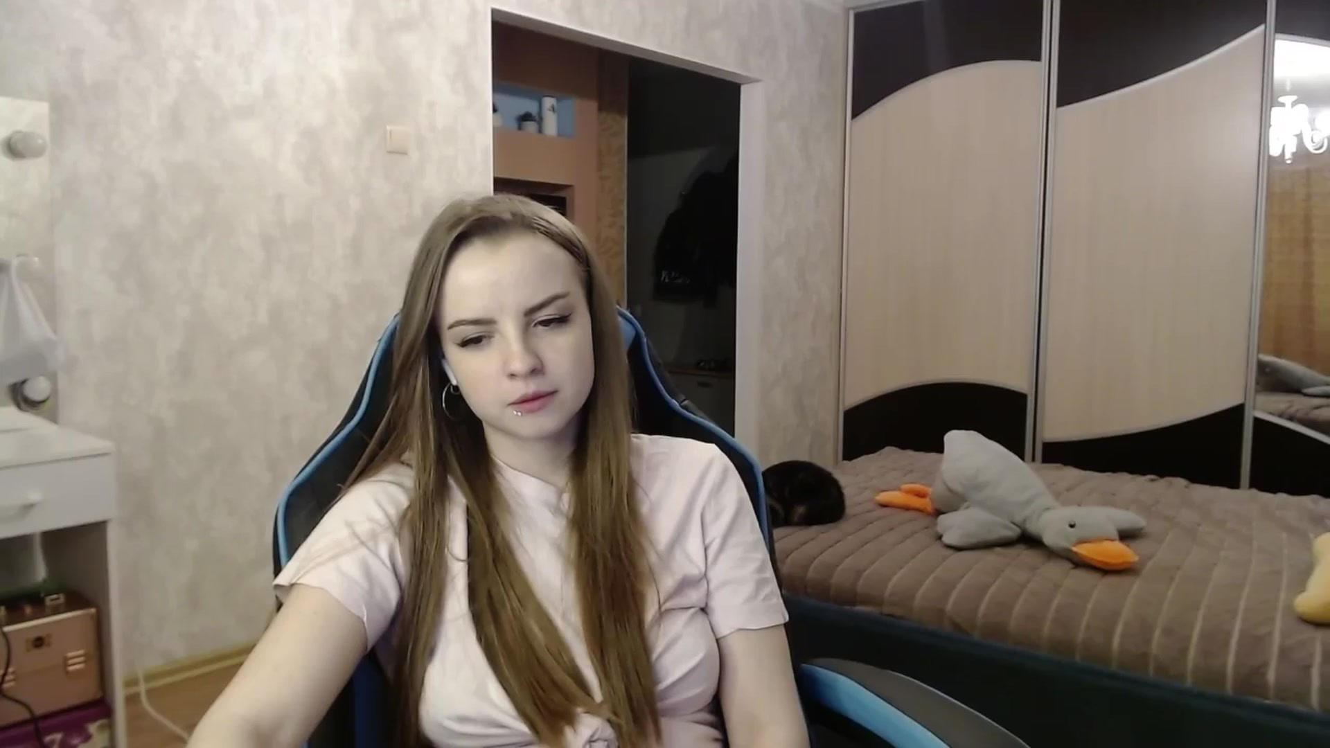 Gallery image thumbnail from Lio_noy's myfreecams stream on, 04/15/2024, 24:44 image 12 of 20