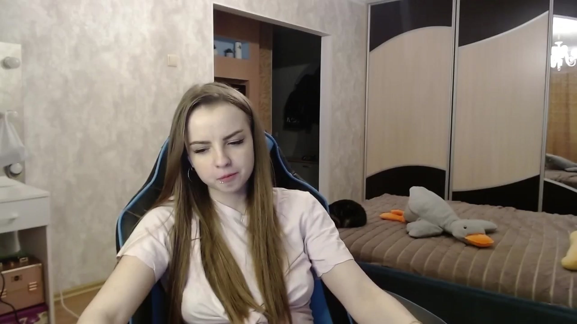 Gallery image thumbnail from Lio_noy's myfreecams stream on, 04/15/2024, 24:44 image 11 of 20