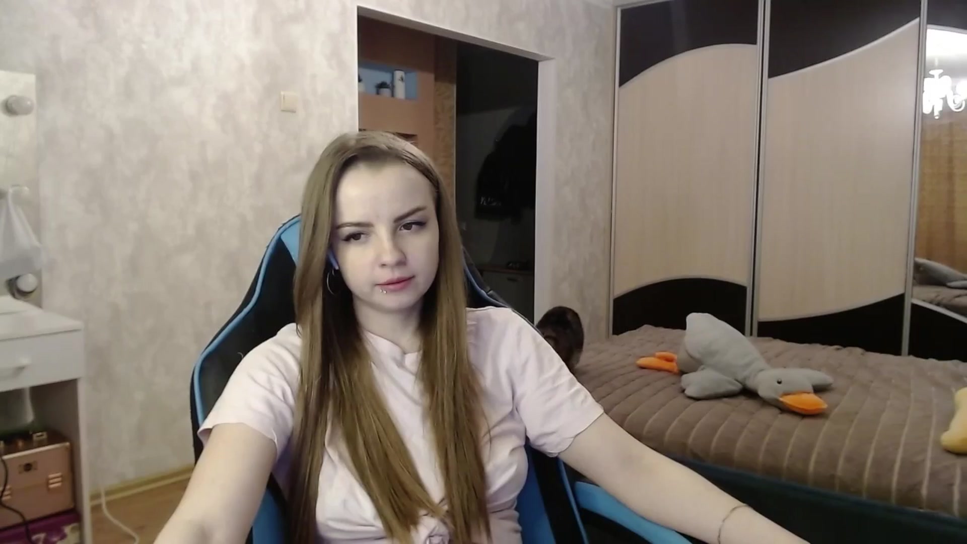Gallery image thumbnail from Lio_noy's myfreecams stream on, 04/15/2024, 24:44 image 8 of 20