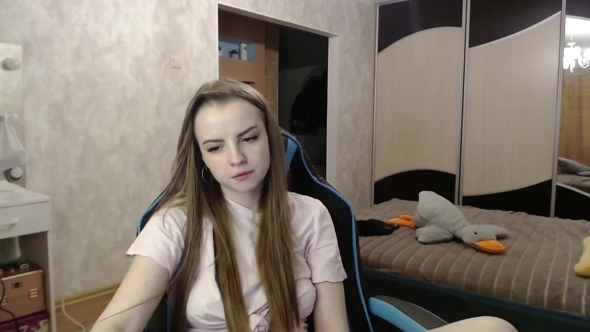 Gallery image thumbnail from Lio_noy's myfreecams stream on, 04/15/2024, 24:44 image 16 of 20