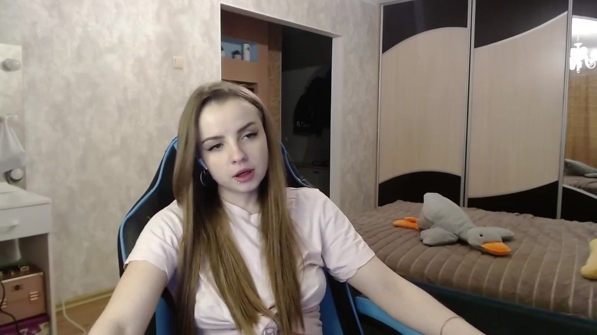 Gallery image thumbnail from Lio_noy's myfreecams stream on, 04/15/2024, 24:44 image 7 of 20