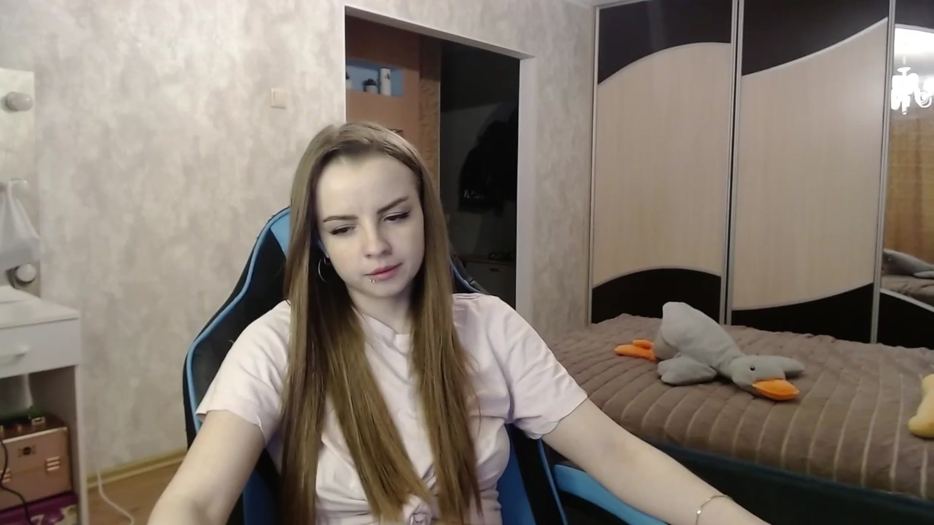 Gallery image thumbnail from Lio_noy's myfreecams stream on, 04/15/2024, 24:44 image 4 of 20