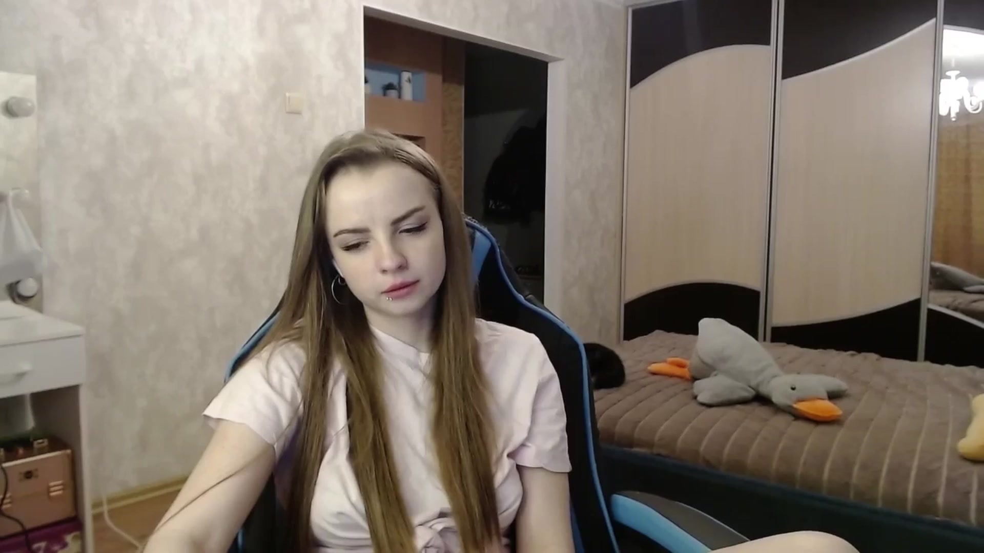 Gallery image thumbnail from Lio_noy's myfreecams stream on, 04/15/2024, 24:44 image 14 of 20