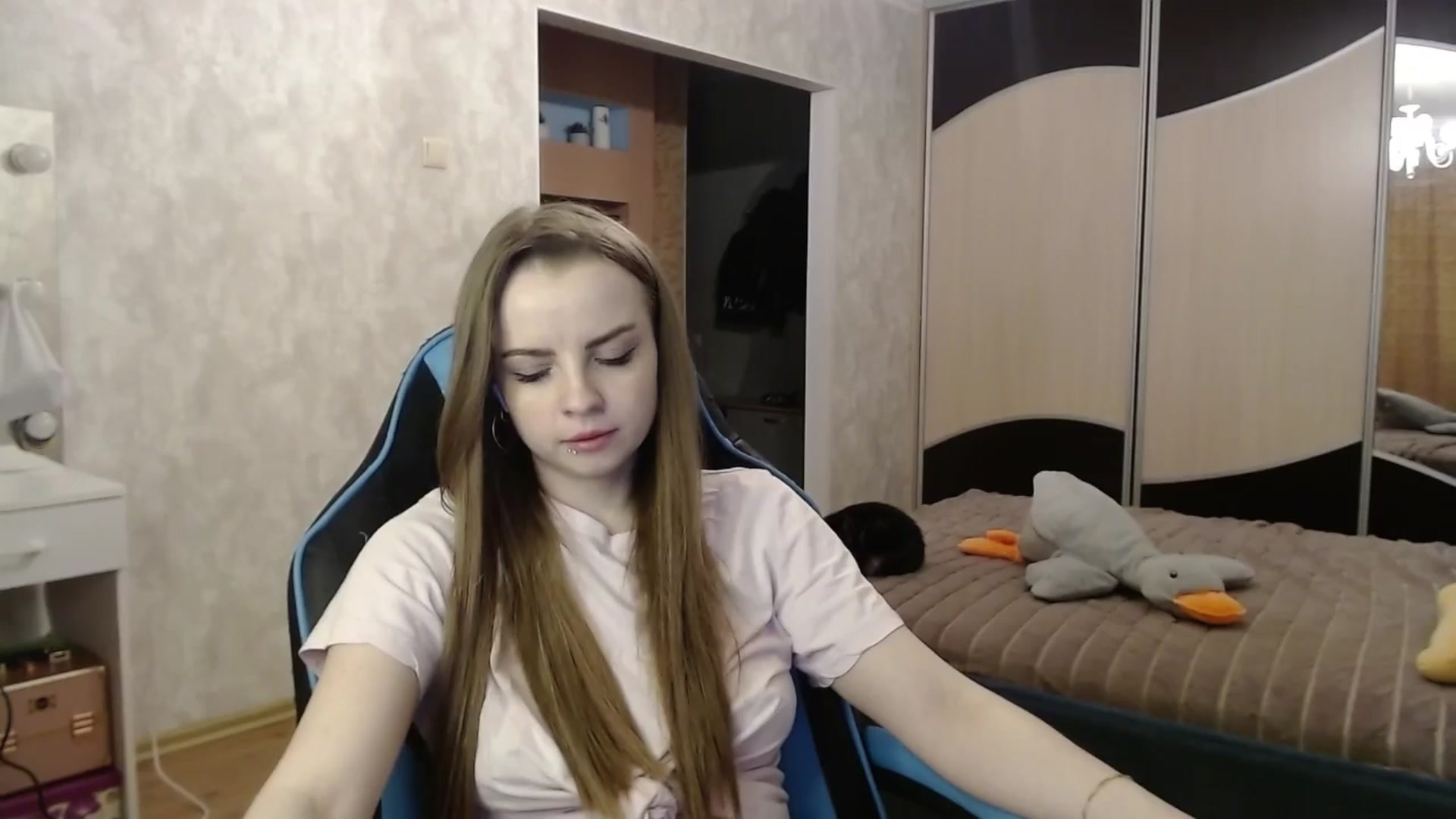 Gallery image thumbnail from Lio_noy's myfreecams stream on, 04/15/2024, 24:44 image 9 of 20