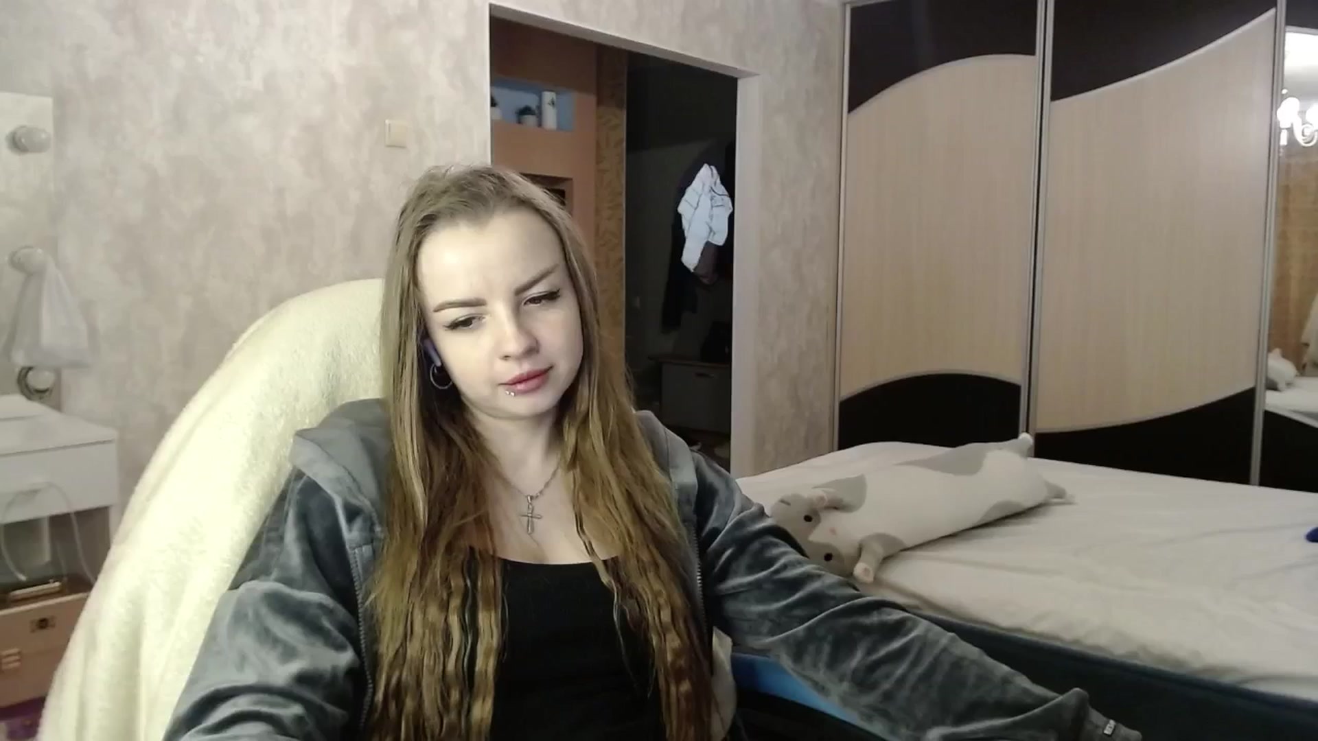 Gallery image thumbnail from Lio_noy's myfreecams stream on, 05/17/2024, 23:50 image 17 of 20